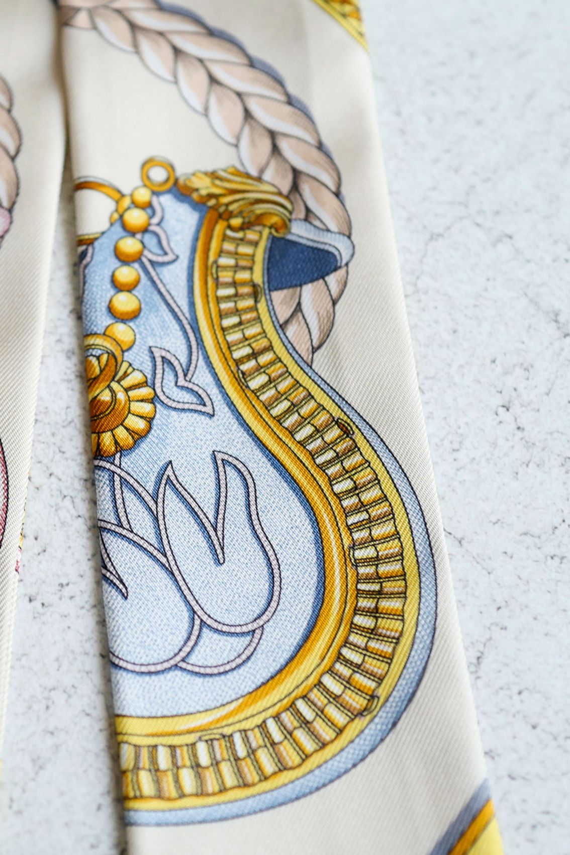 Hermès Twilly Grand Apparat Scarf Ivoire Marine Rose 100% Silk Twill