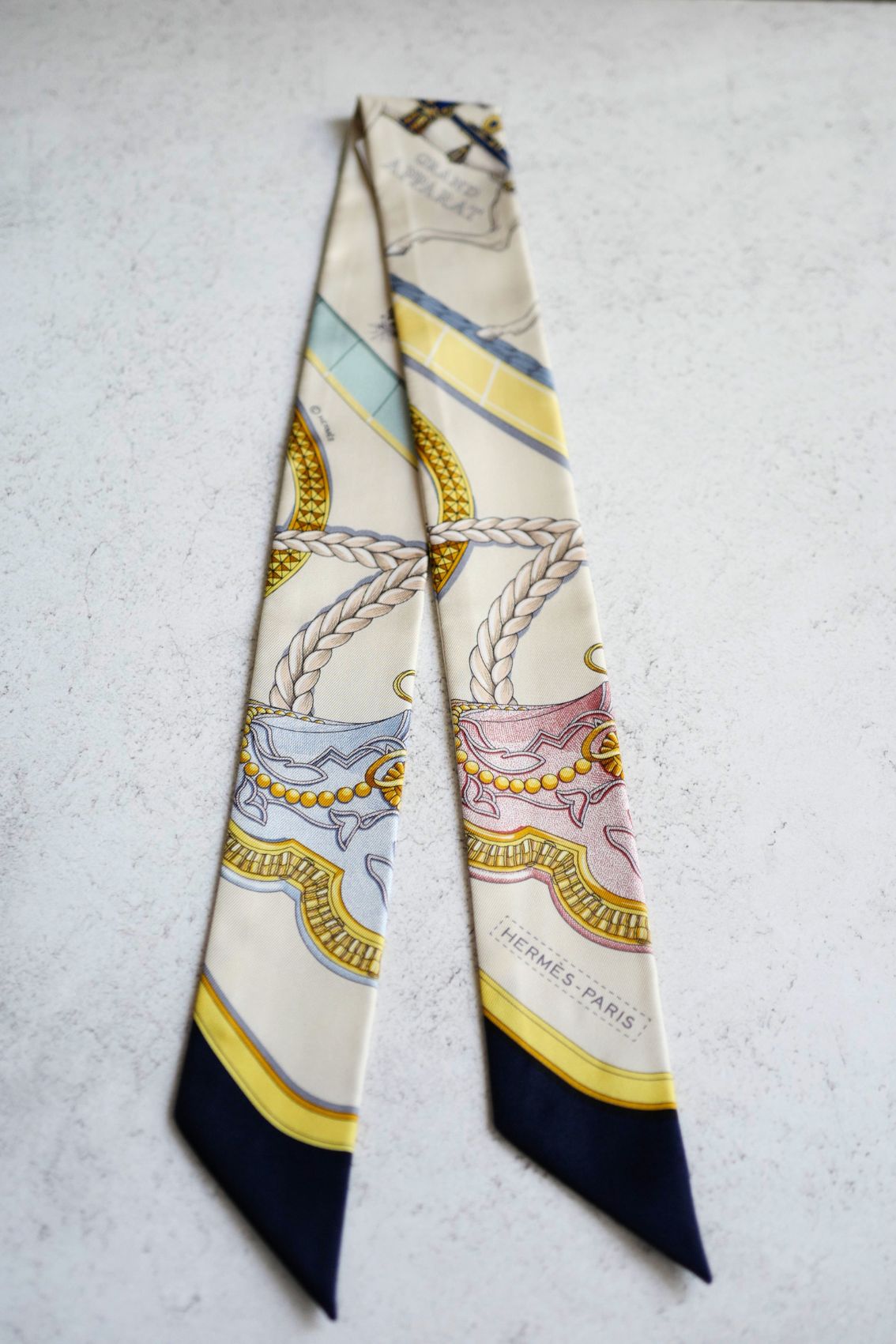 Hermès Twilly Grand Apparat Scarf Ivoire Marine Rose 100% Silk Twill