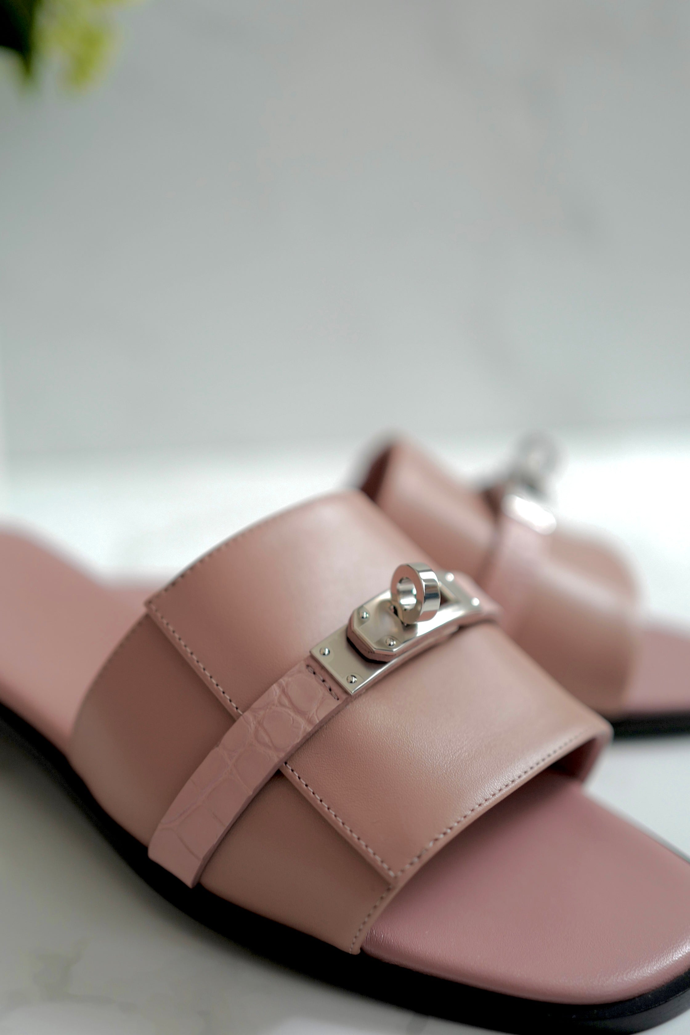 Brand New Hermès Giulia Sandal in Veau/Alli Mat Rose Aquarelle size 38.5