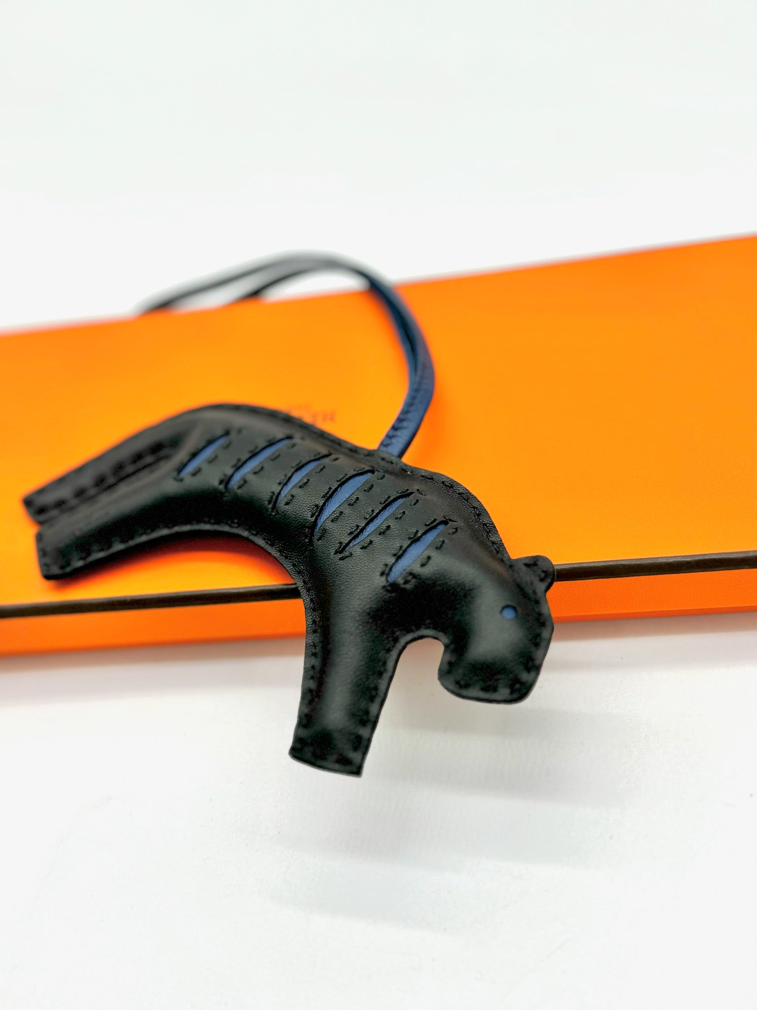Hermes Charm Roo Roo Tiger noir/blue BNIB