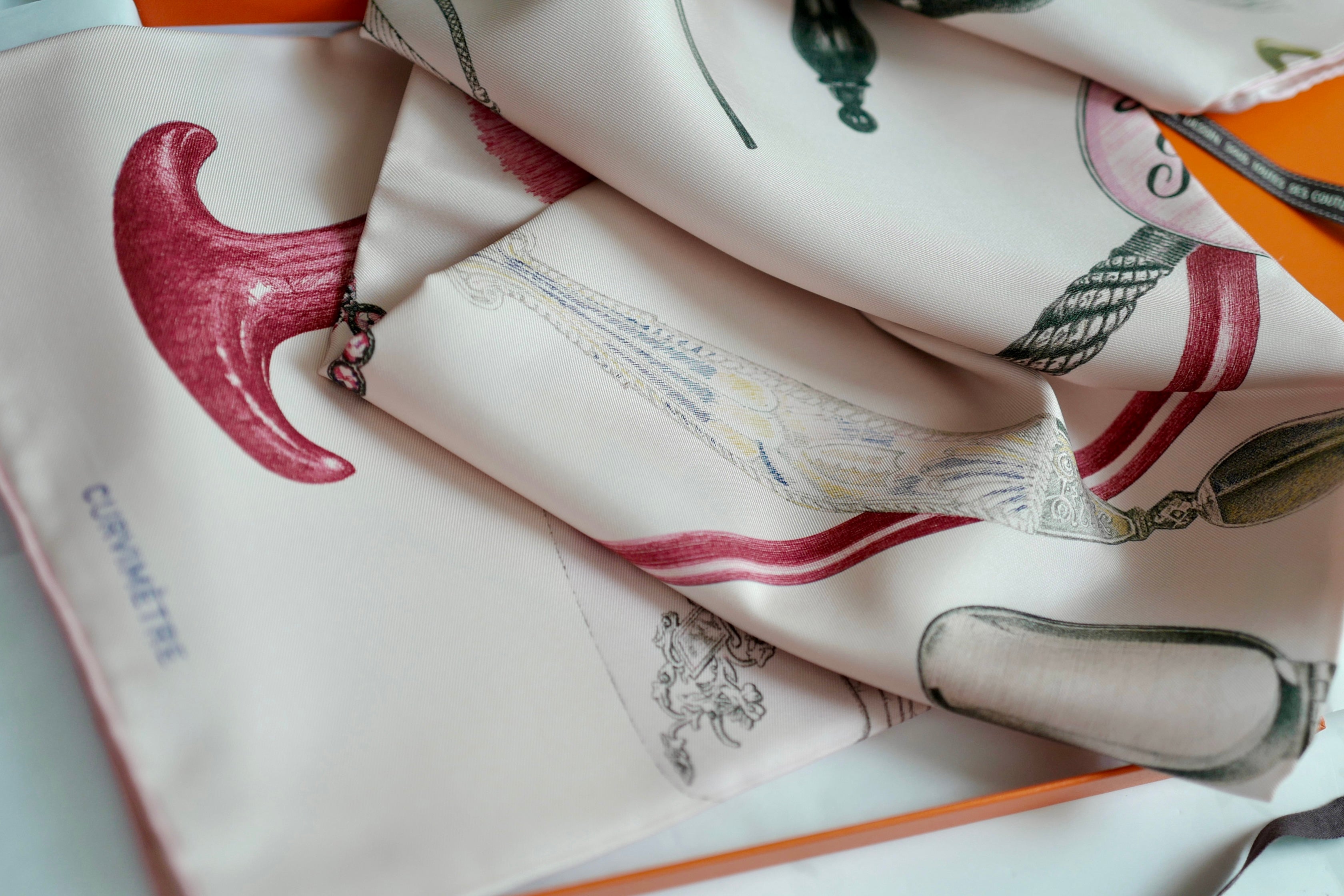 NEW Hermes Nous Sommes Inseparables scarf 90 rose thé / rouge H / bronze