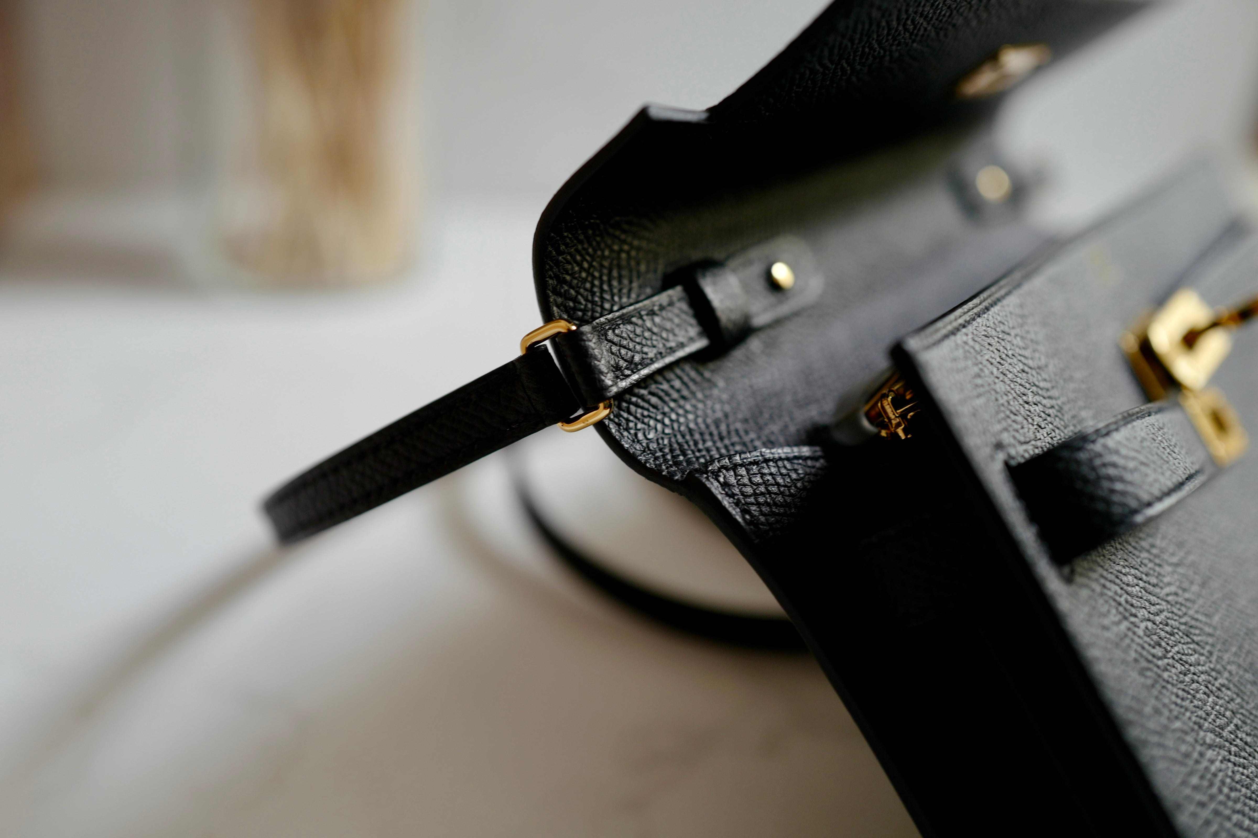 Hermes Sac Kelly To Go in Black Epsom Gold HW