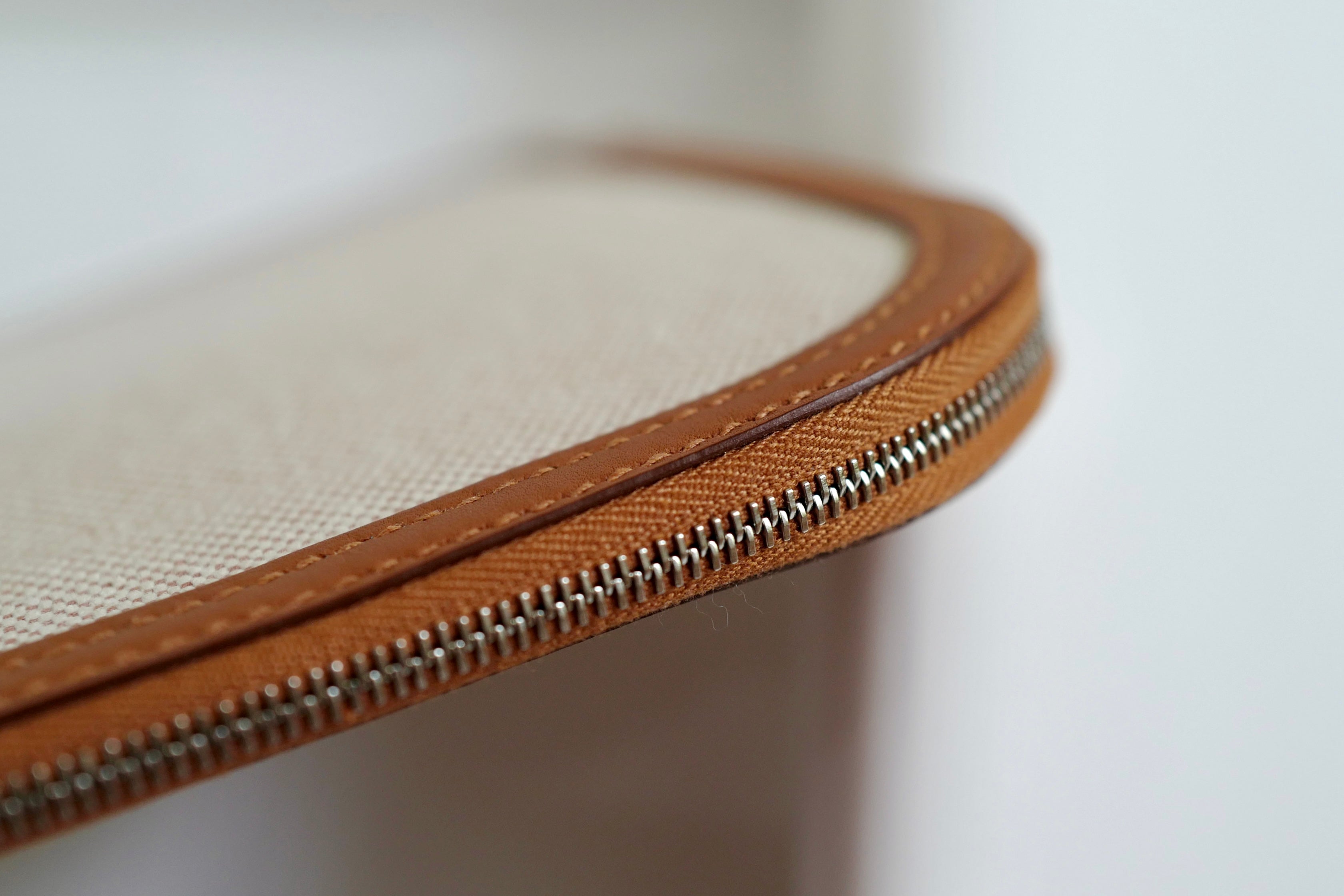 BNIB Hermès H Swift Canvas Cargo Travel Pouch in Ecru-Gold with Palladium HW