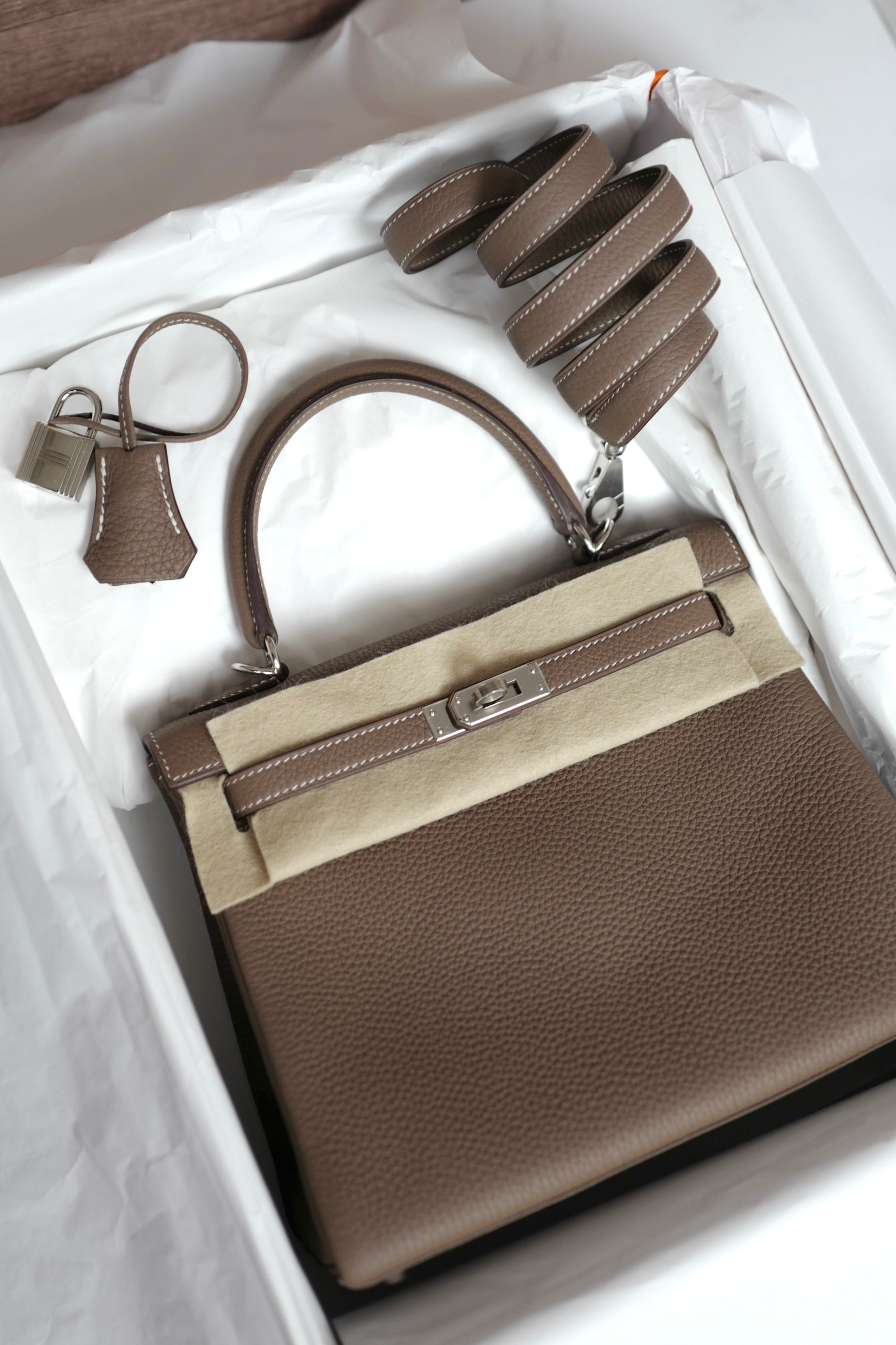 BNIB Hermes Kelly 25 Etoupe Togo Retourne Palladium HW Y 2020 NEW
