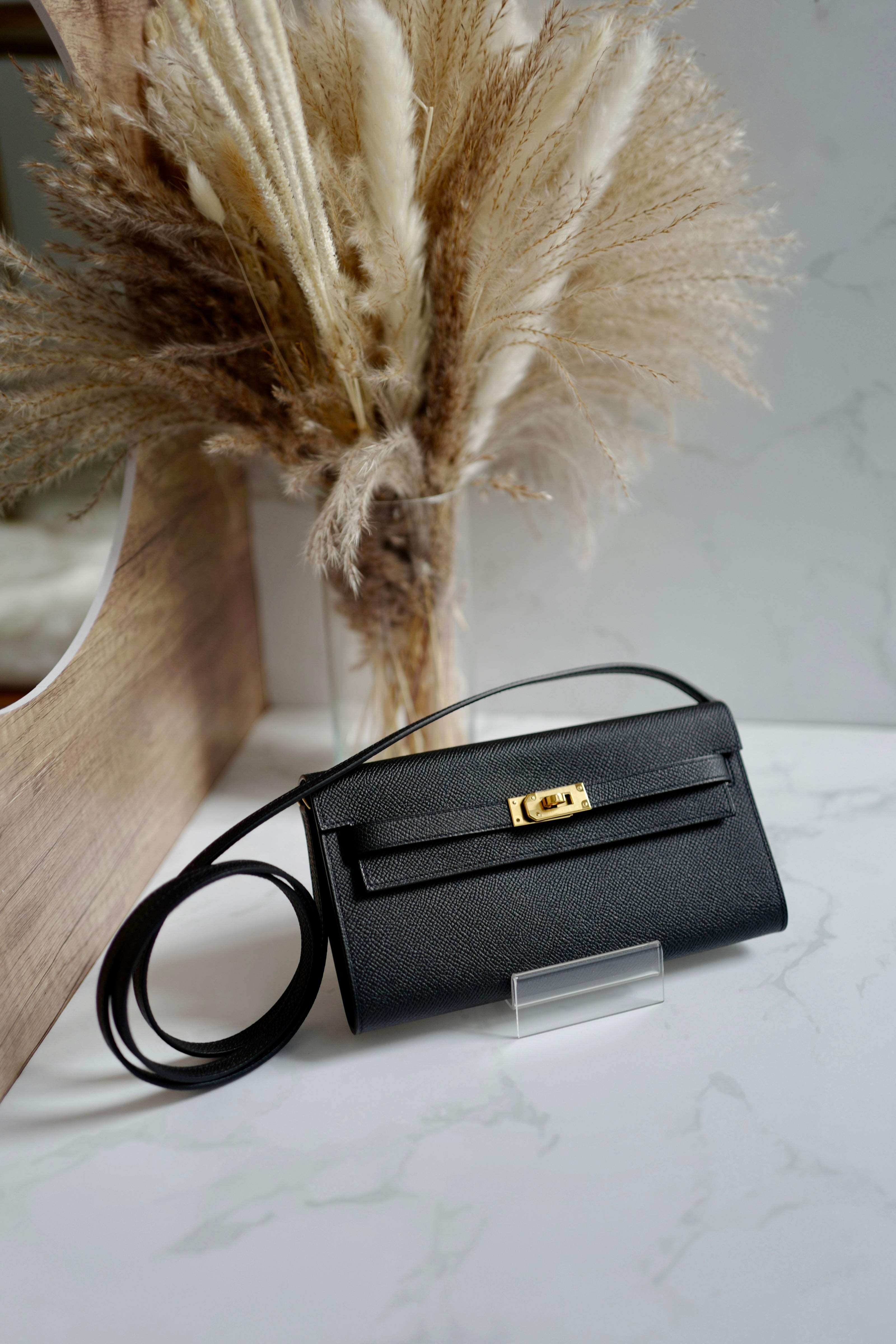 Hermes Sac Kelly To Go in Black Epsom Gold HW