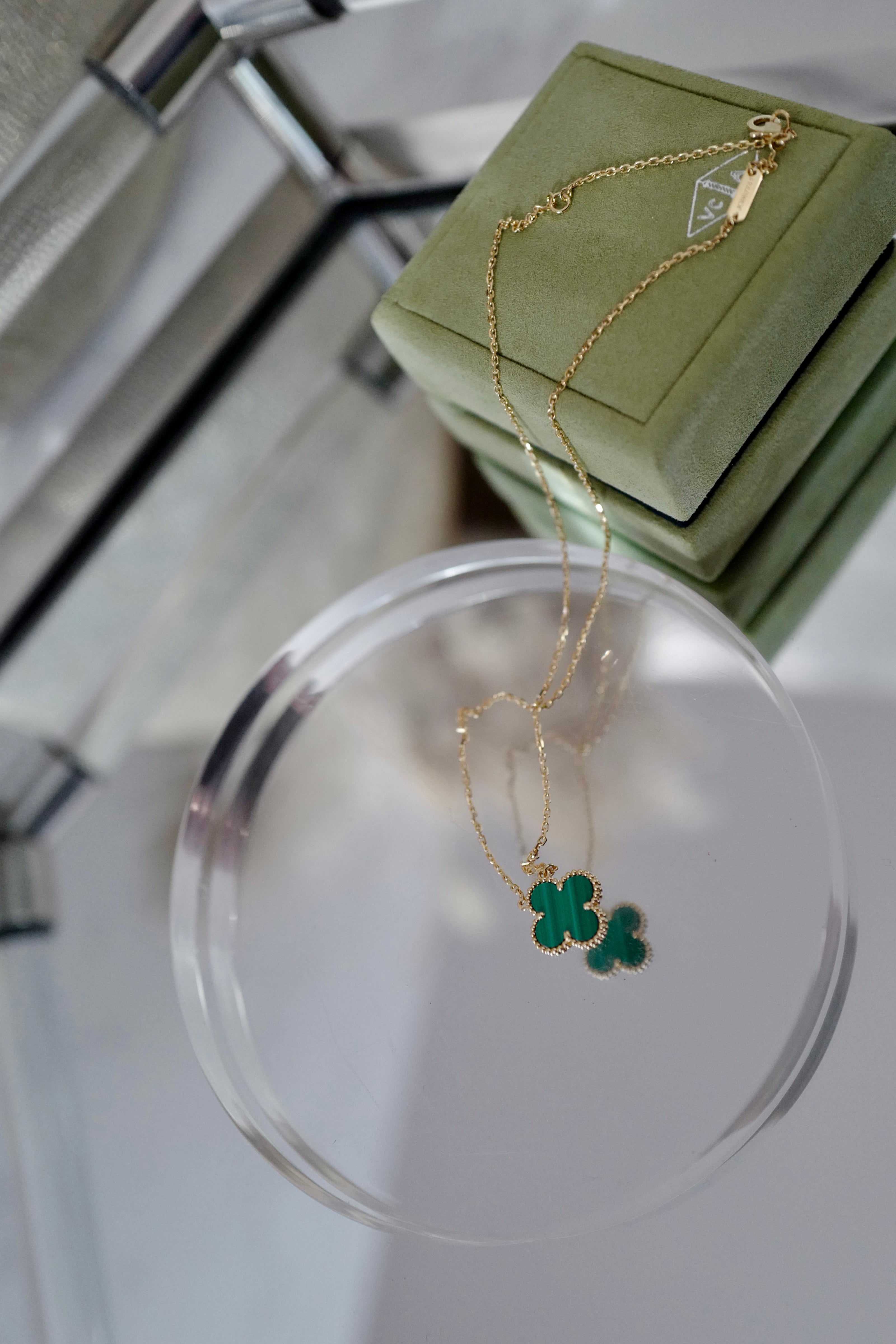 BNIB Van Cleef & Arpels Alhambra Malachite Pendant Necklace in 18K Yellow Gold