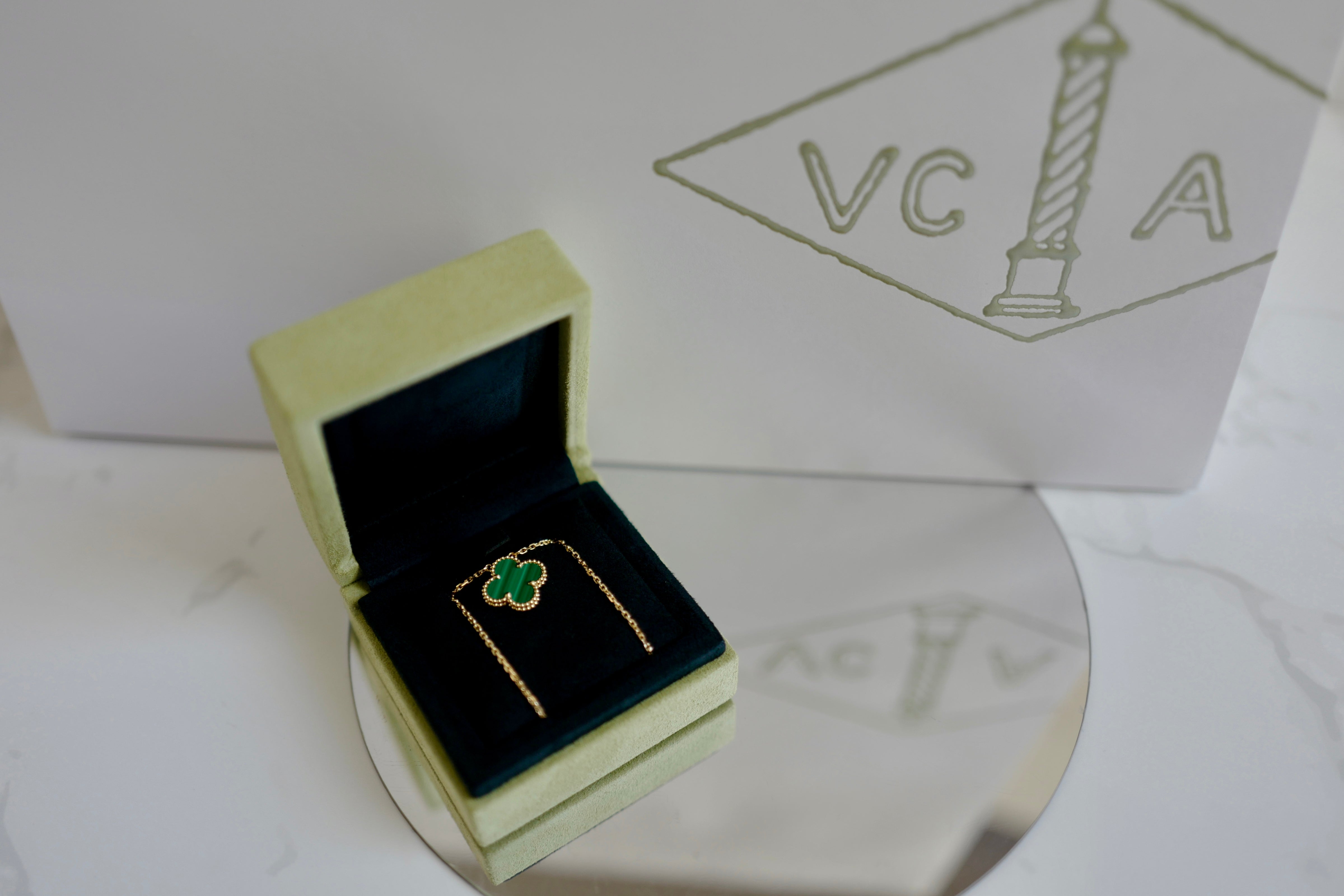 BNIB Van Cleef & Arpels Alhambra Malachite Pendant Necklace in 18K Yellow Gold