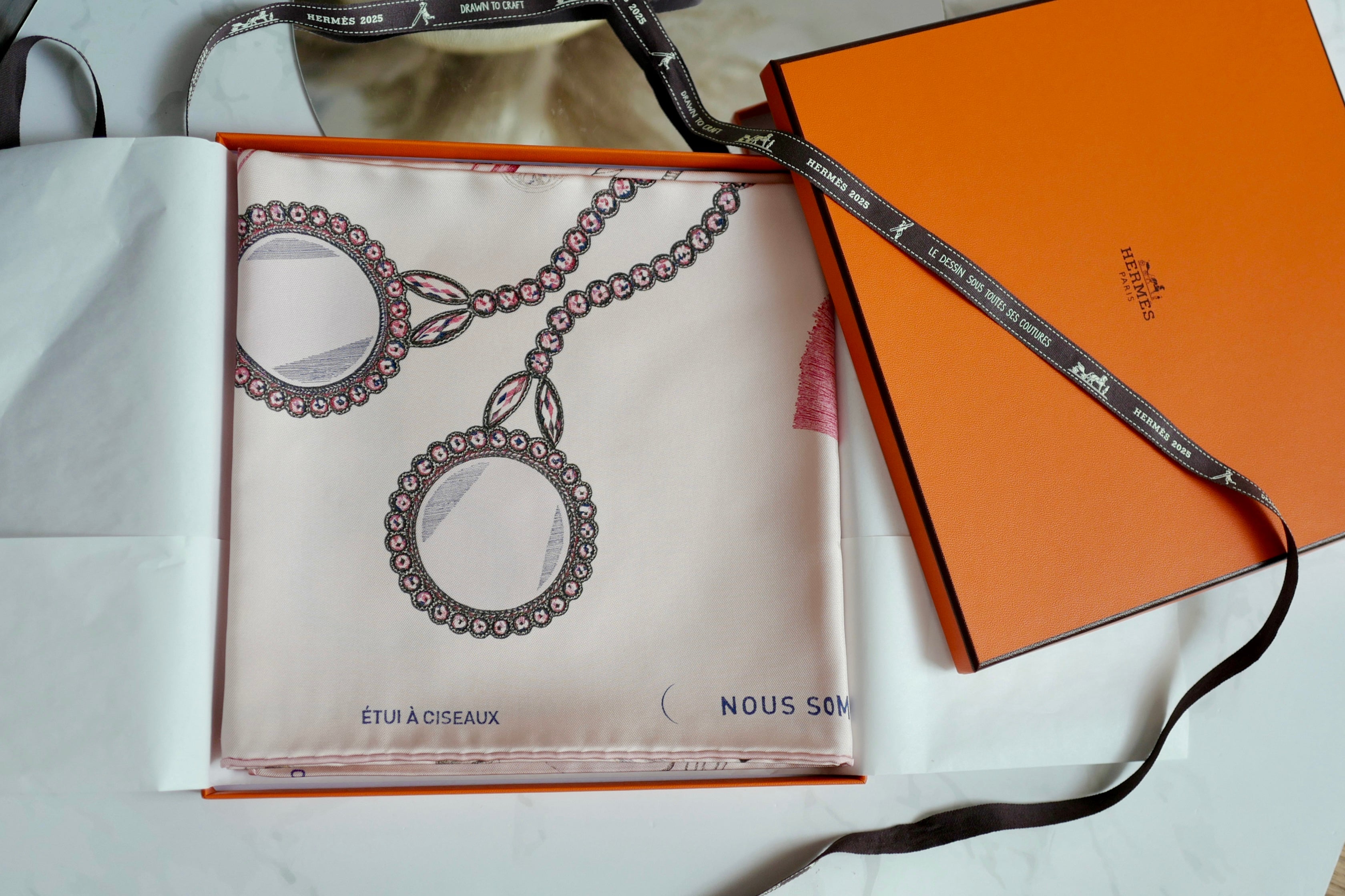 NEW Hermes Nous Sommes Inseparables scarf 90 rose thé / rouge H / bronze