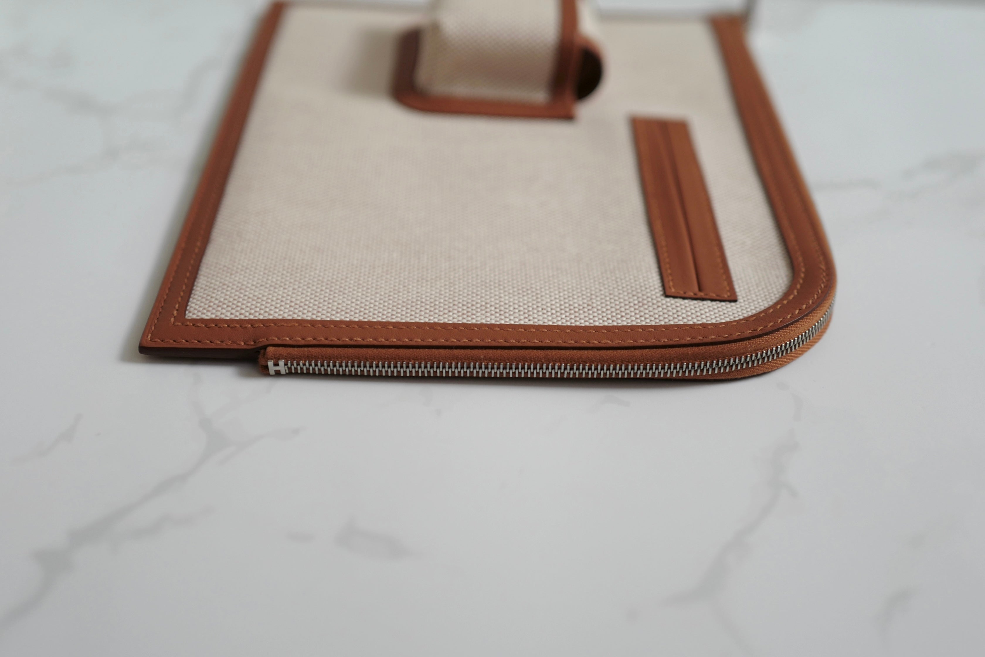 BNIB Hermès H Swift Canvas Cargo Travel Pouch in Ecru-Gold with Palladium HW
