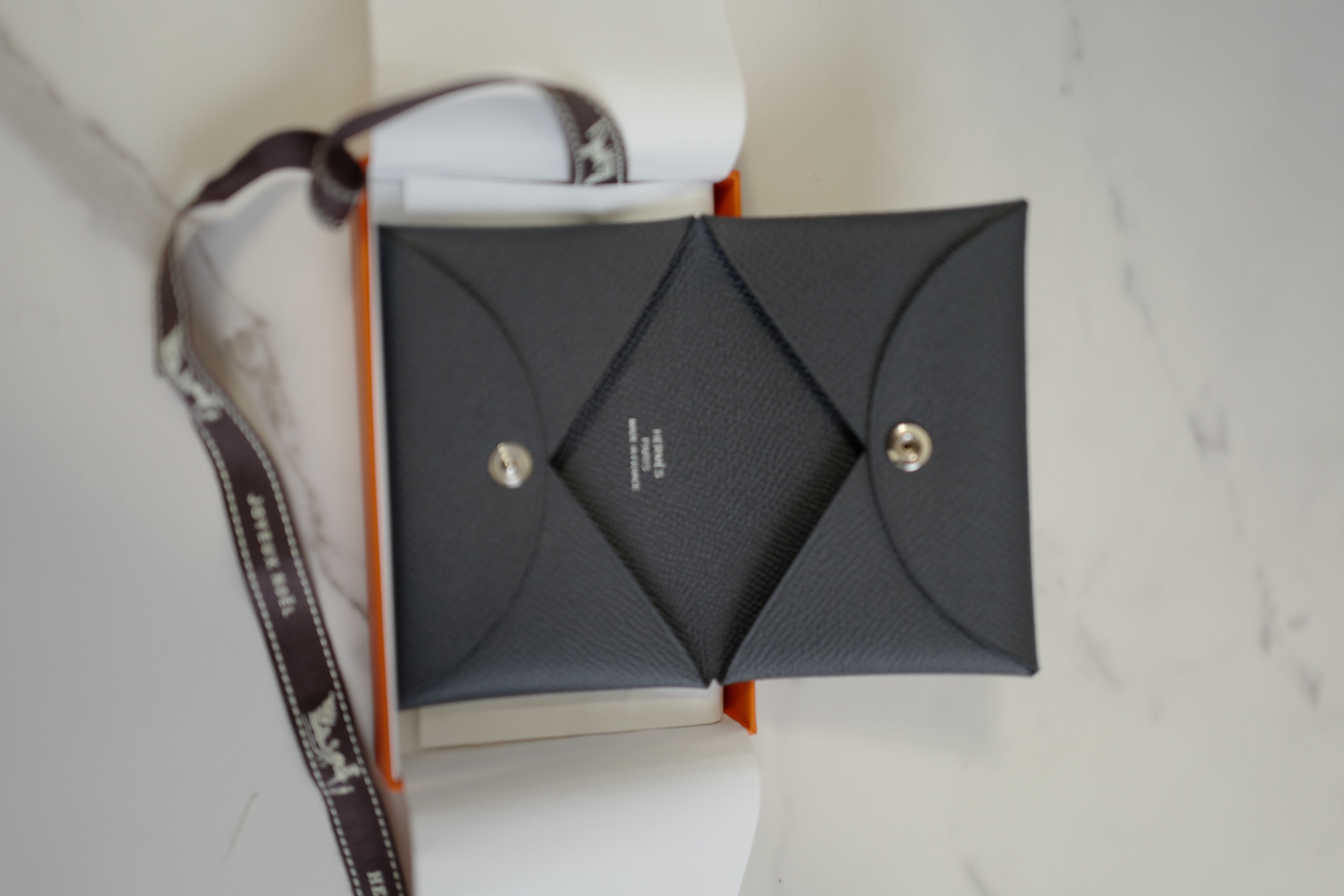 BNIB Hermes Calvi Duo in Gris Misty Epsom Leather Card Holder PHW