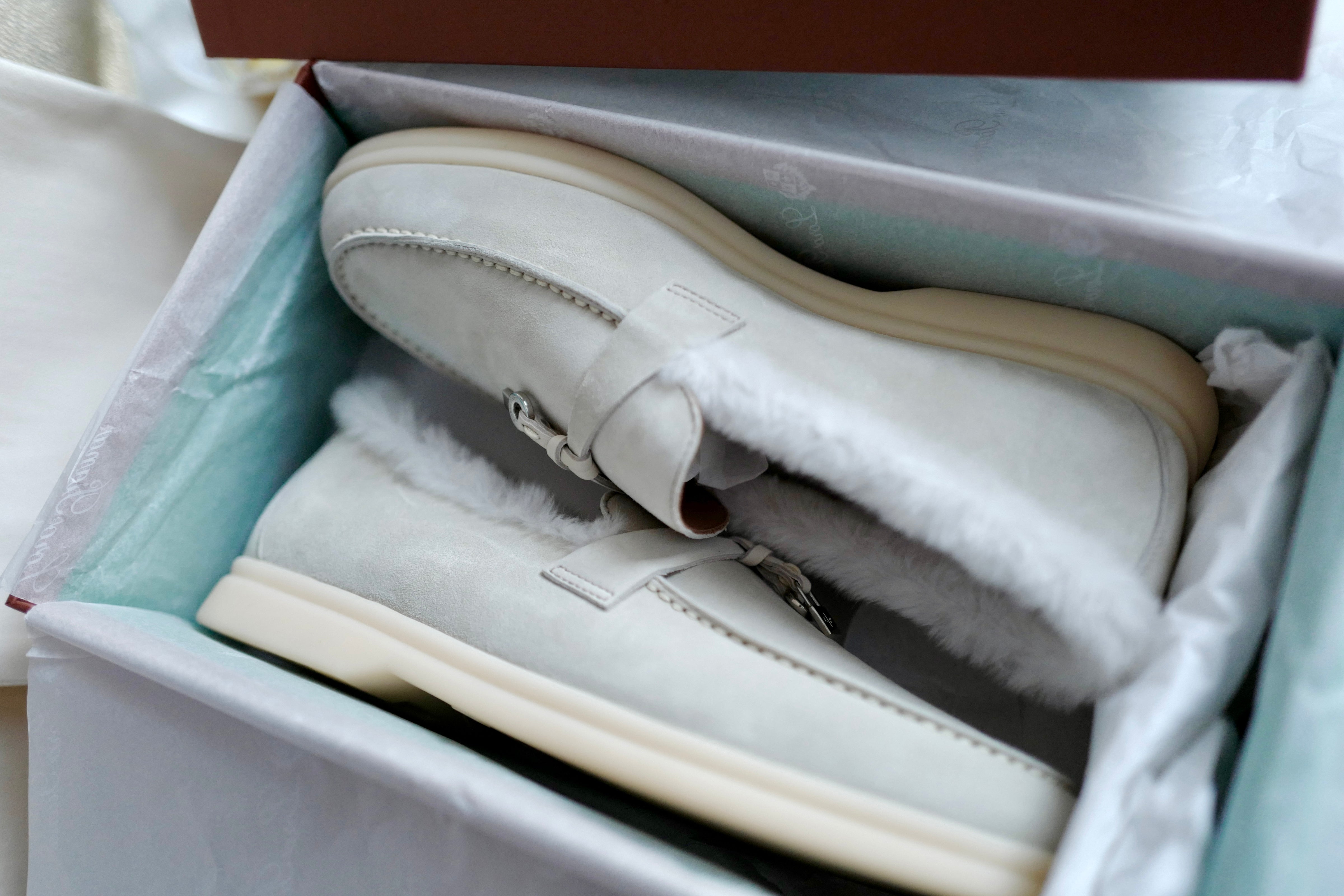 BNIB Loro Piana Summer Charms Walk Loafers In Shearling Powder Pearl size 37.5