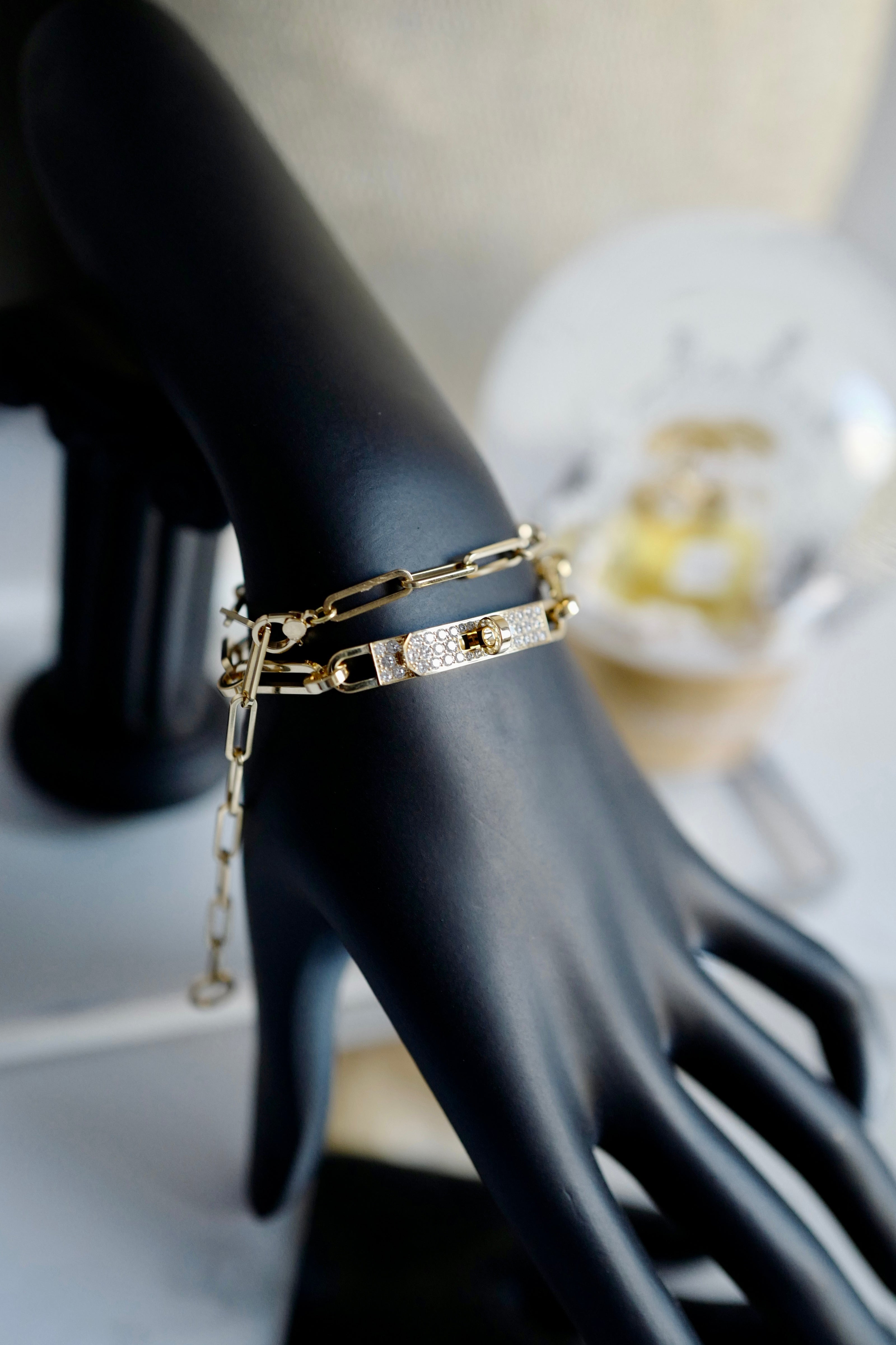 BNIB Hermes Kelly chaine Double Chain/Choker necklace diamonds Yellow Gold