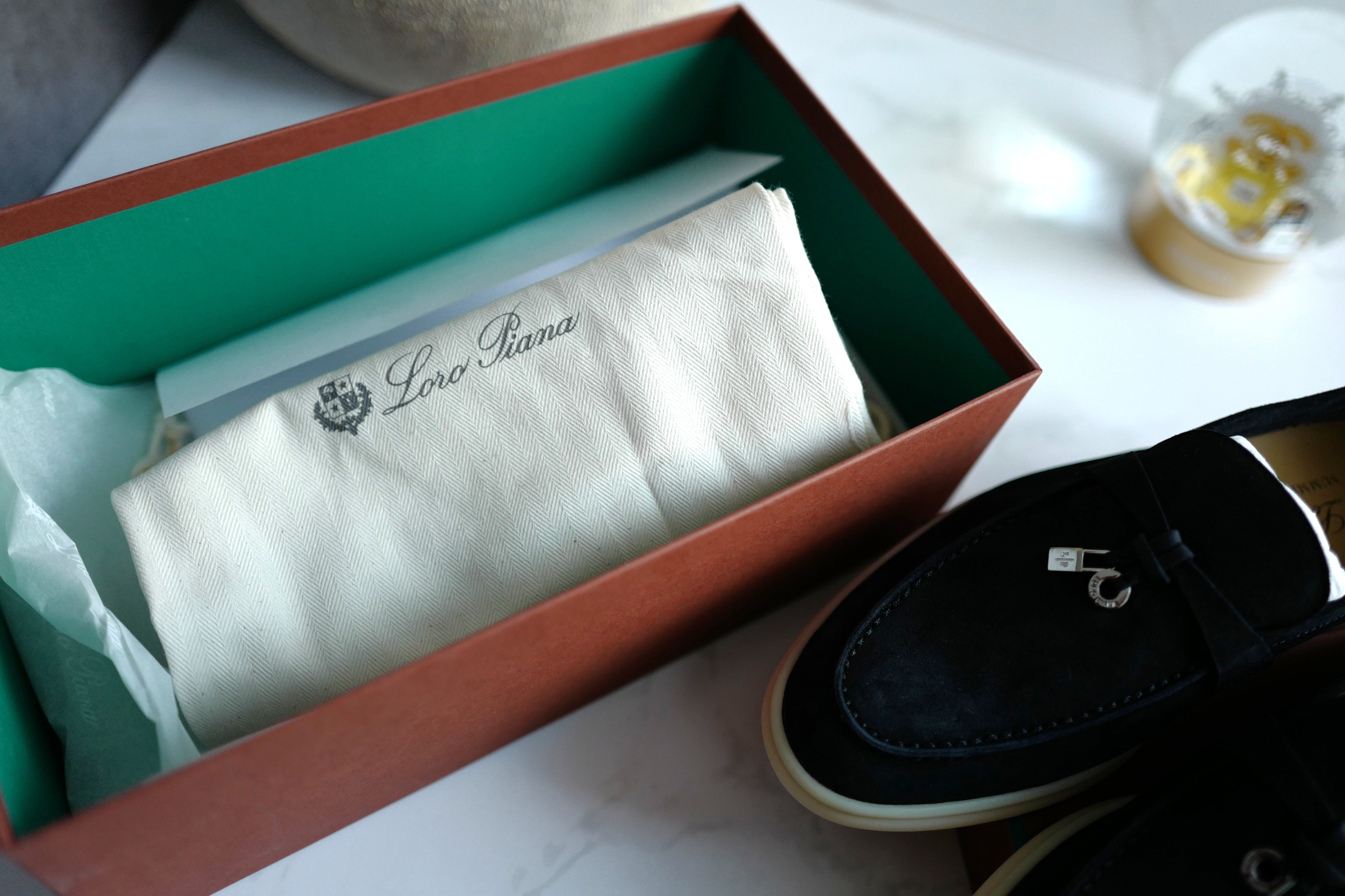 BNIB Loro Piana Summer Walks Caviar Size 37.5