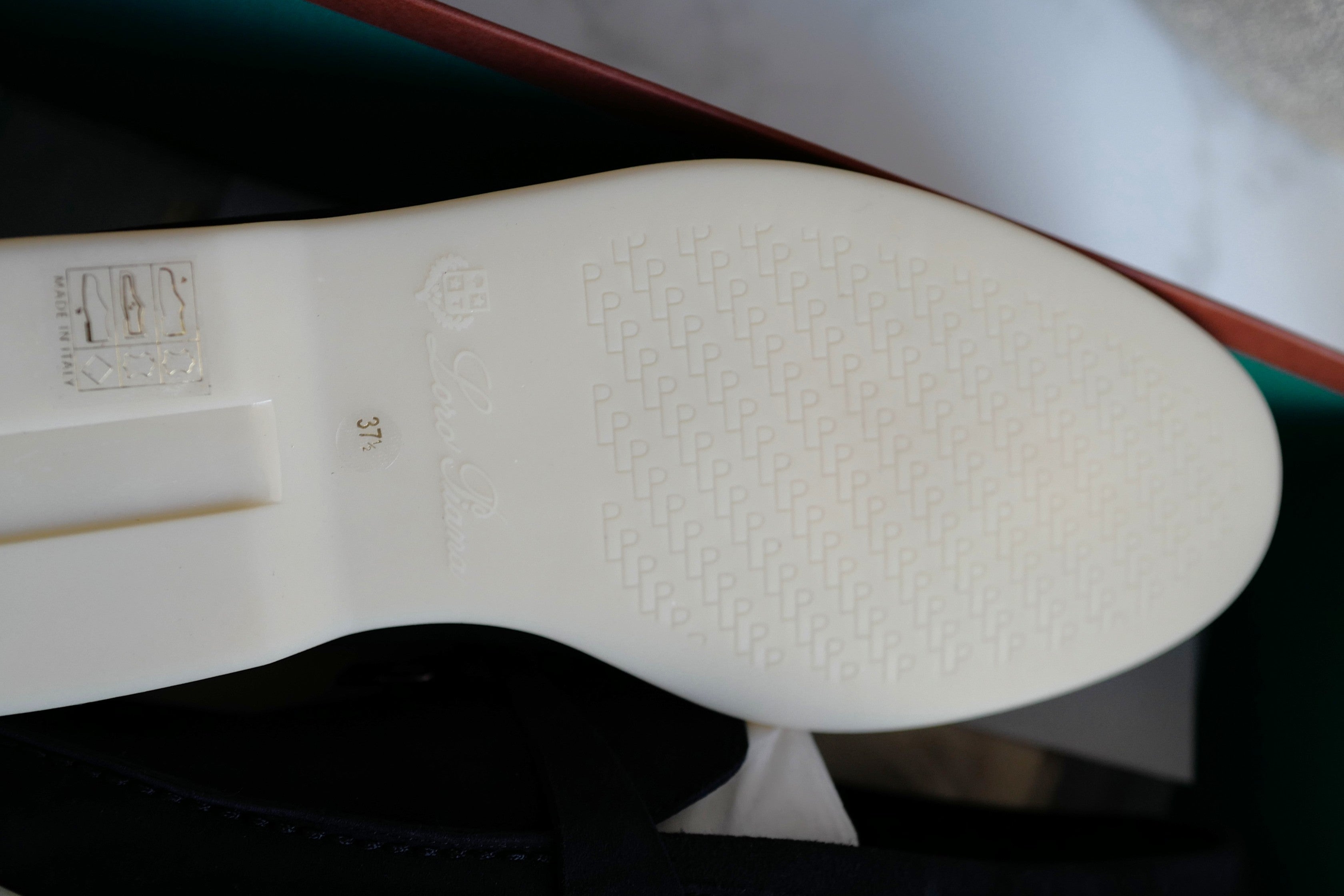 BNIB Loro Piana Summer Walks Caviar Size 37.5