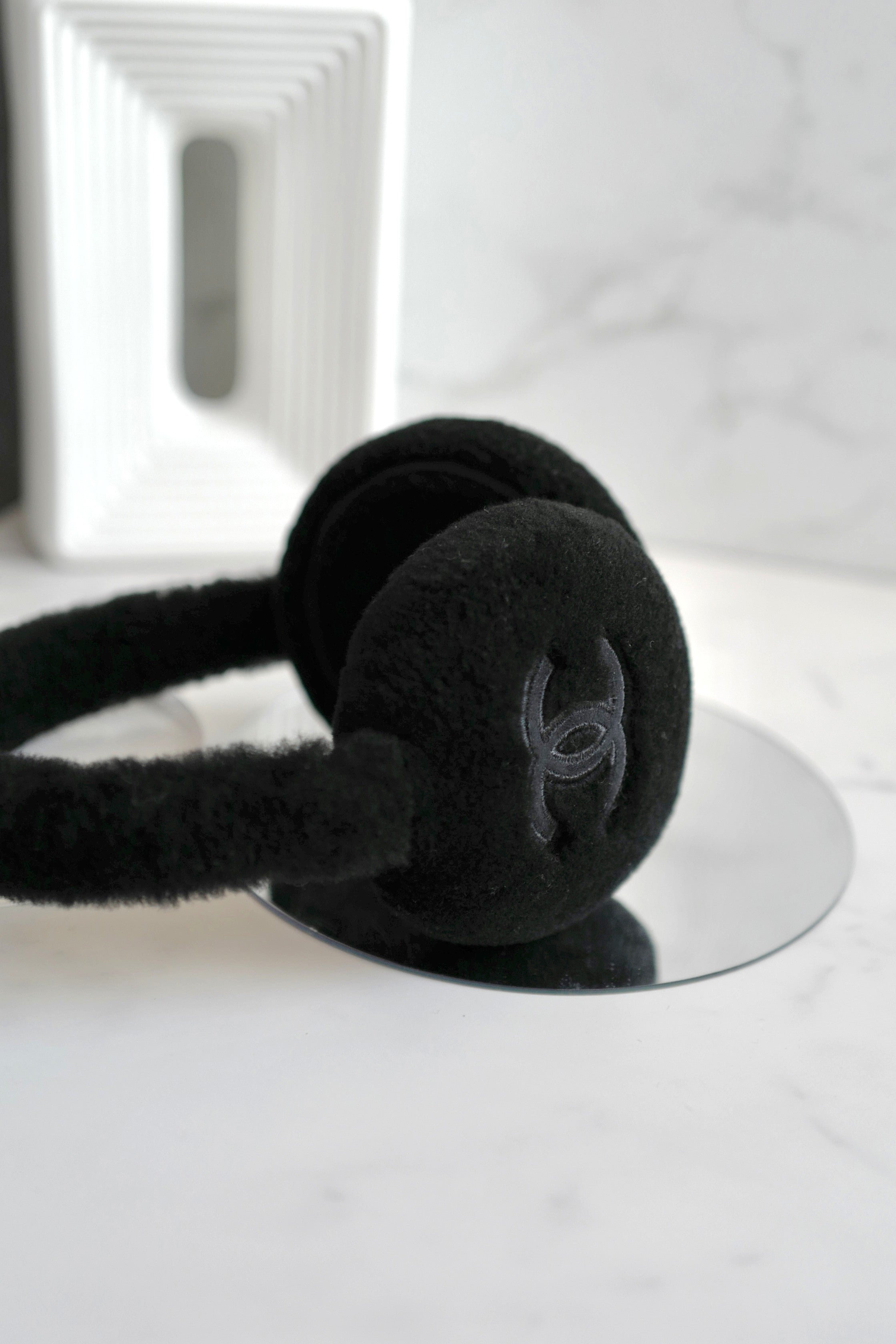 NEW Chanel Coco Neige 23N 2024/2025 Black CC Logo Shearling Lambskin Earmuffs