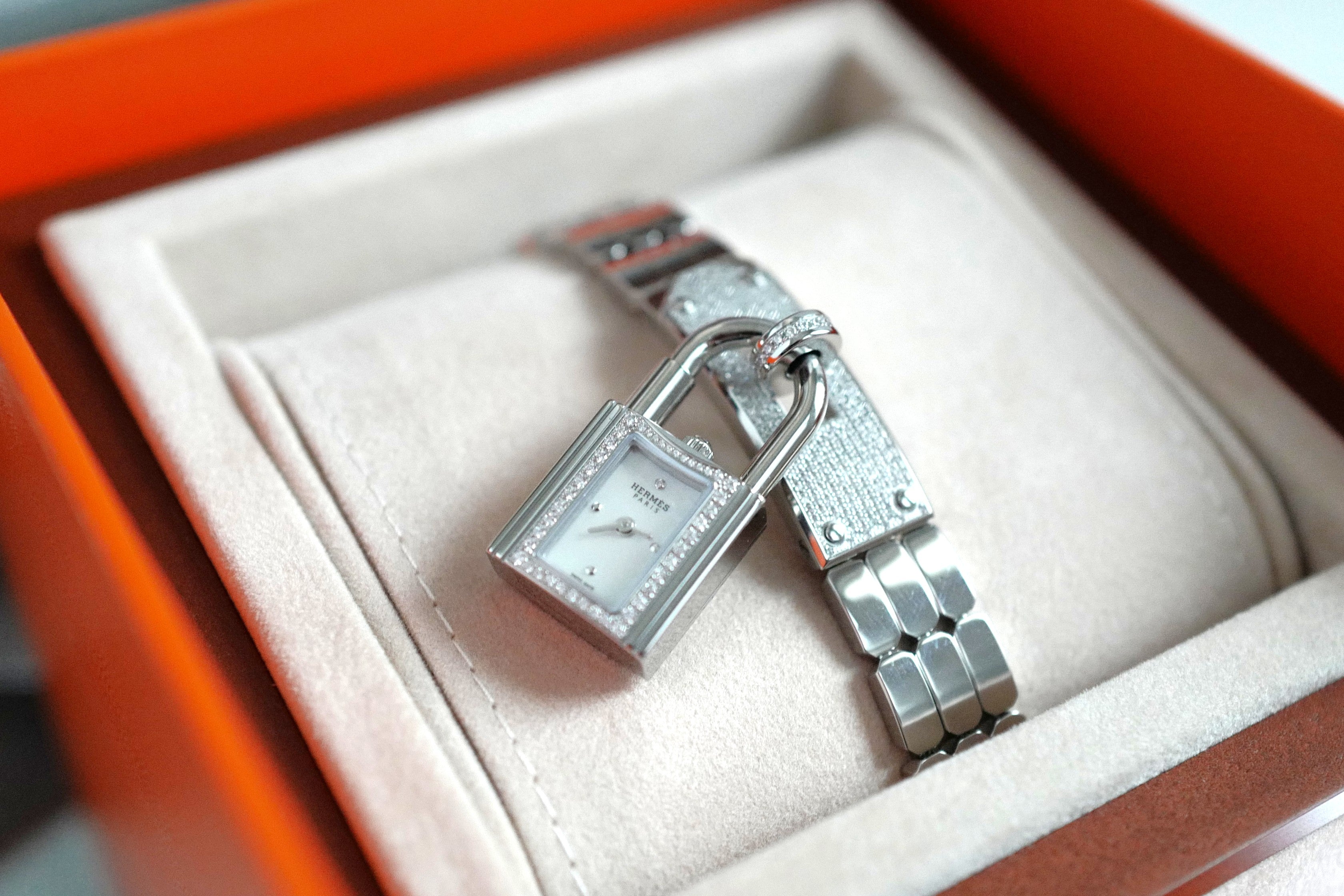 BNIB Hermes Kelly watch, Mini model, 16 mm, Diamond-Set Steel Plate Bracelet