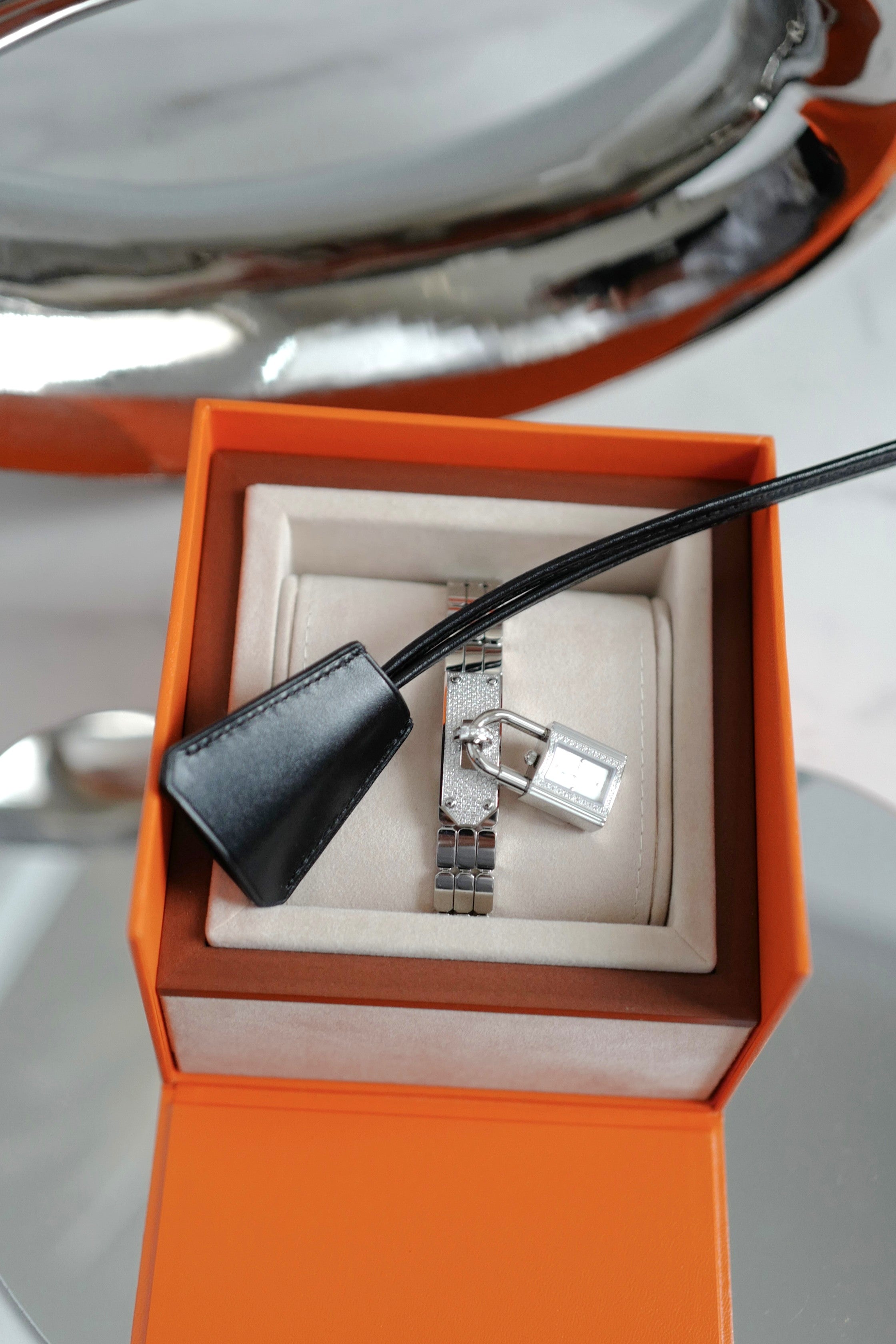 BNIB Hermes Kelly watch, Mini model, 16 mm, Diamond-Set Steel Plate Bracelet