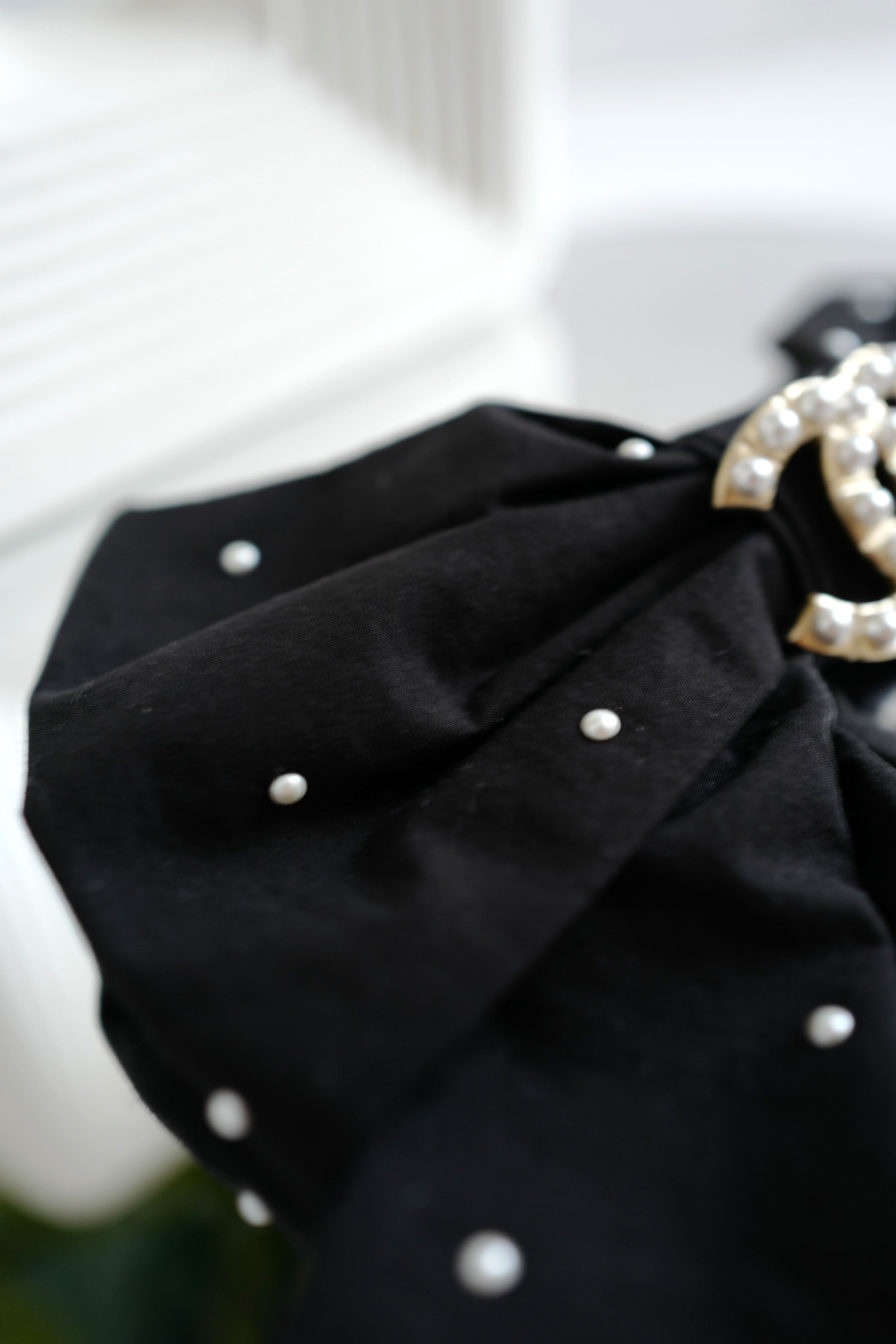 NEW Chanel Cruise 2025 Bow Barrette in Black & White CC With Pearls Large Size