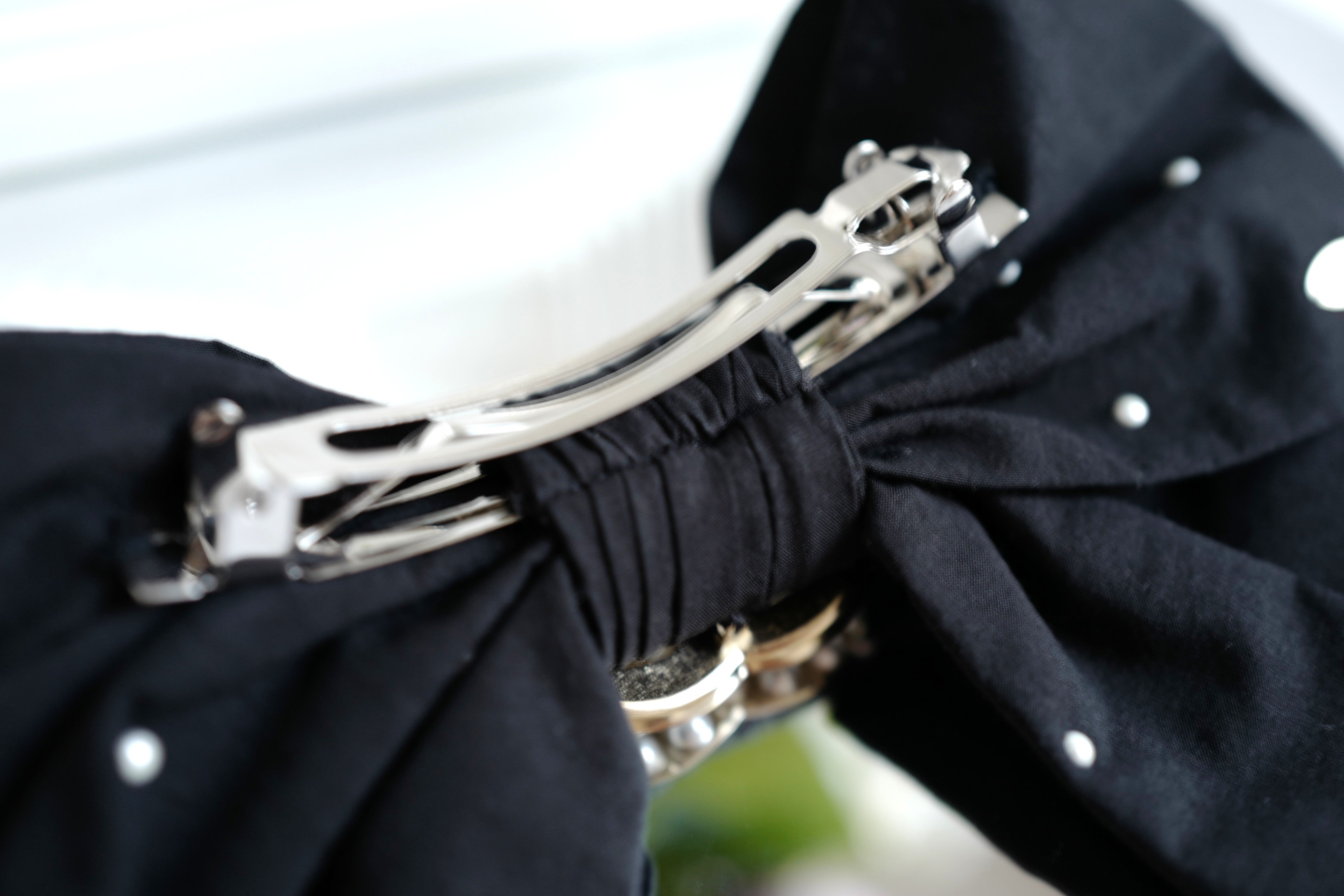 NEW Chanel Cruise 2025 Bow Barrette in Black & White CC With Pearls Large Size