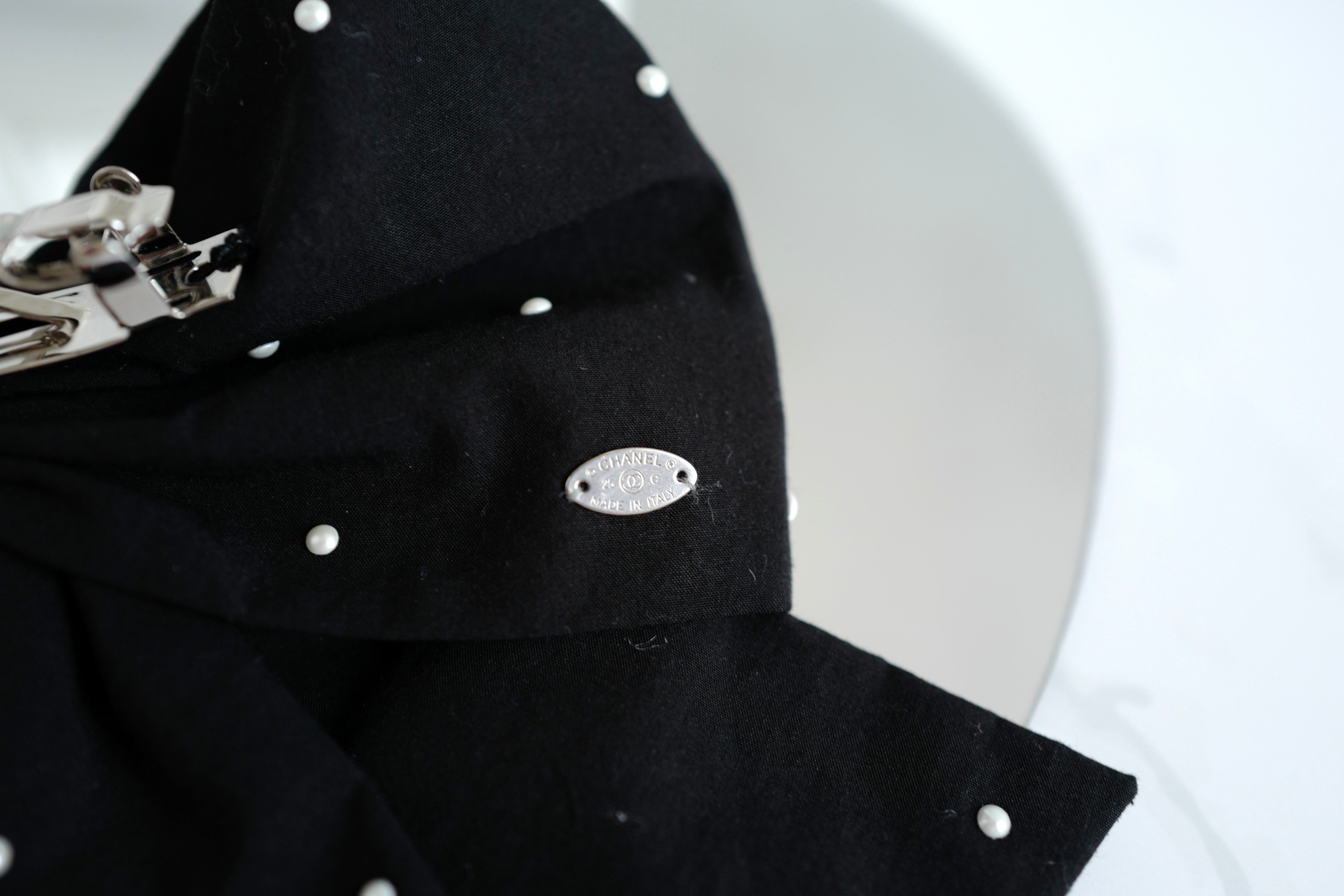 NEW Chanel Cruise 2025 Bow Barrette in Black & White CC With Pearls Large Size