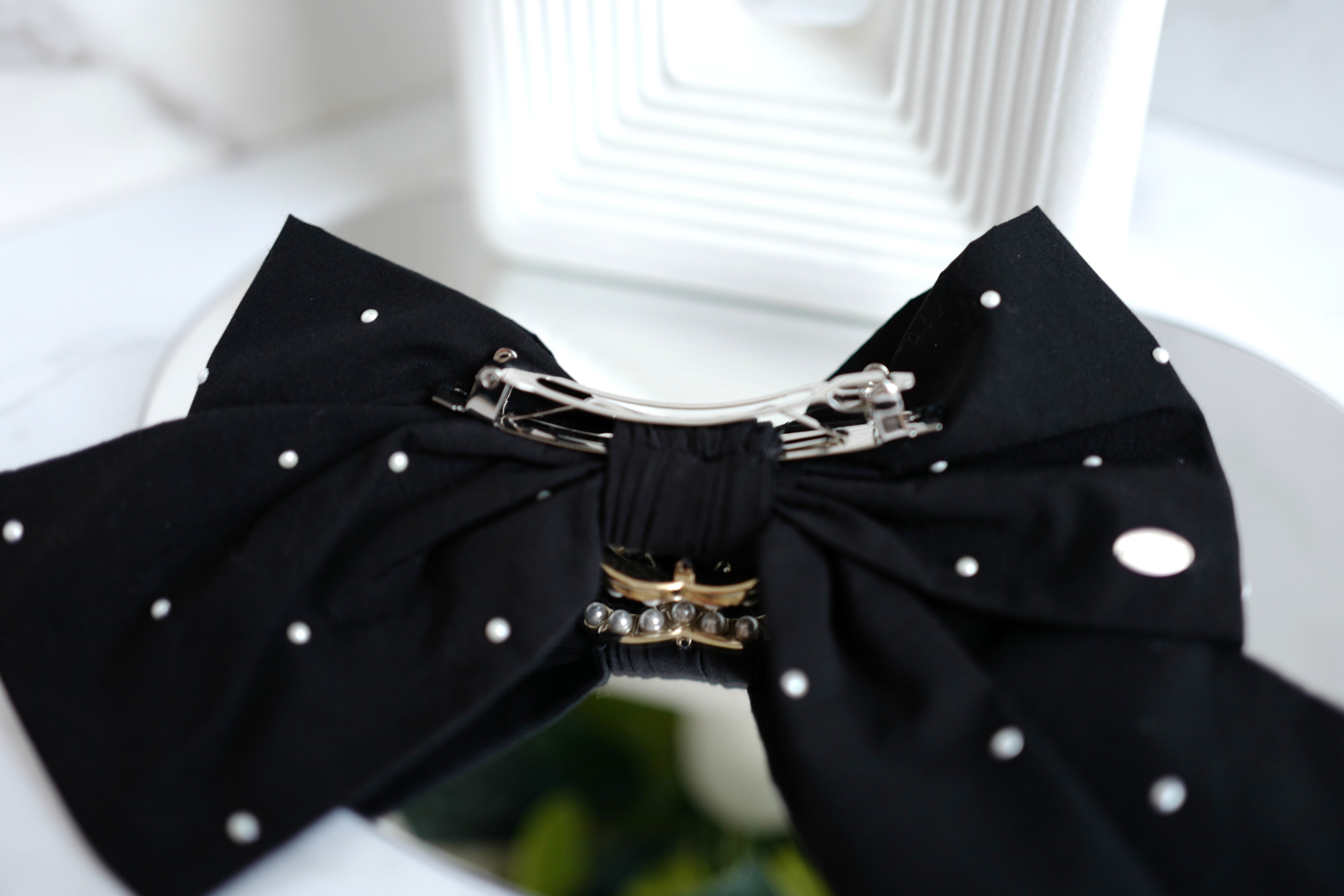 NEW Chanel Cruise 2025 Bow Barrette in Black & White CC With Pearls Large Size