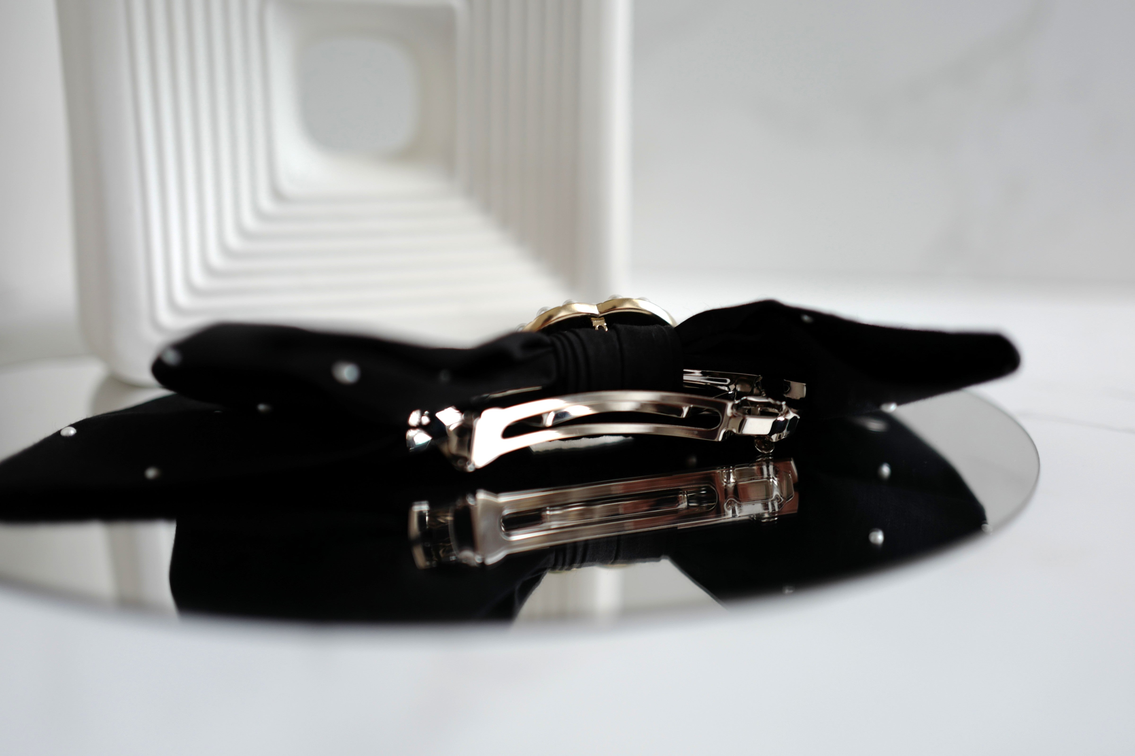 NEW Chanel Cruise 2025 Bow Barrette in Black & White CC With Pearls Large Size