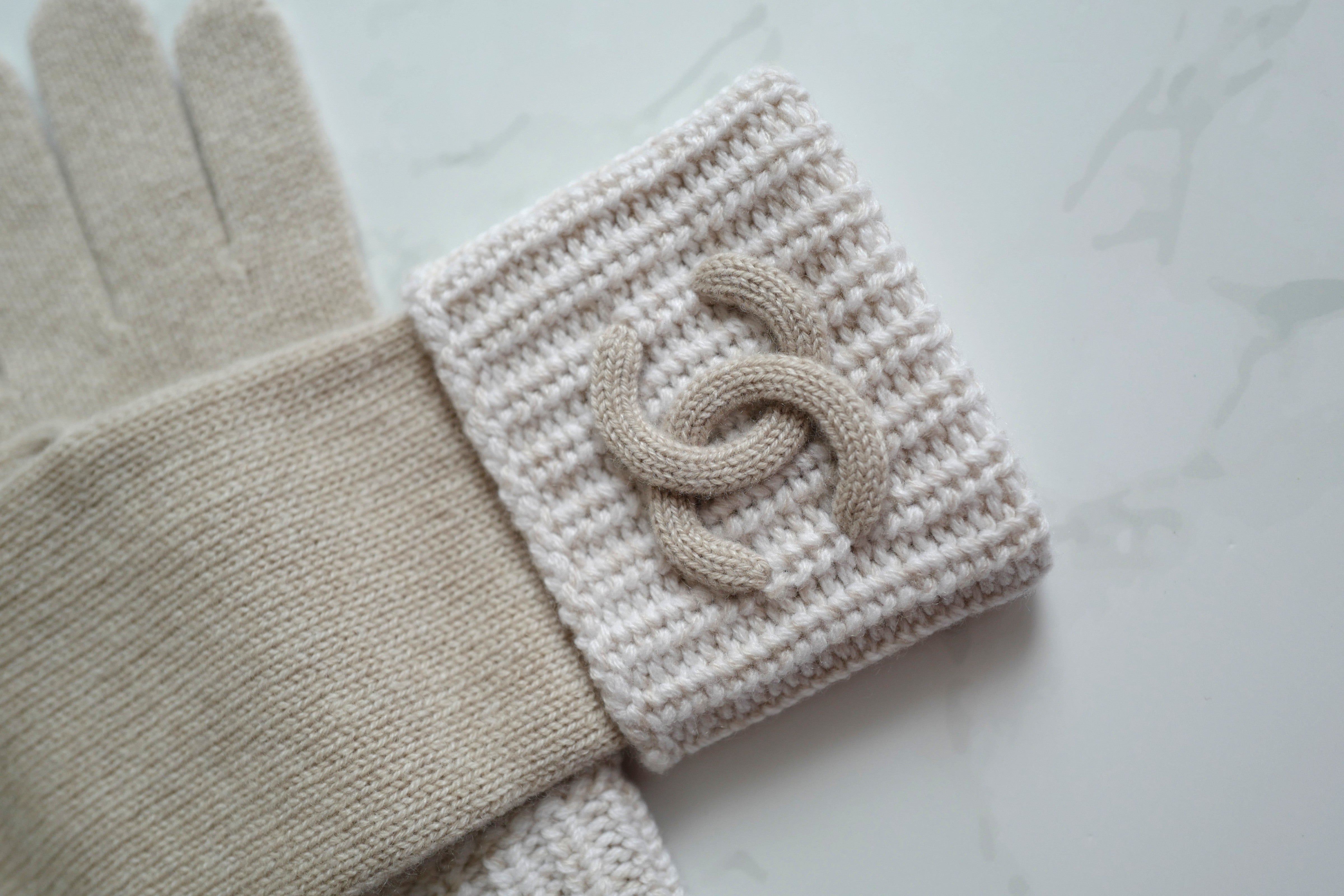 NEW Chanel Fall-Winter 2024/25 Knit Gloves CC Logo
