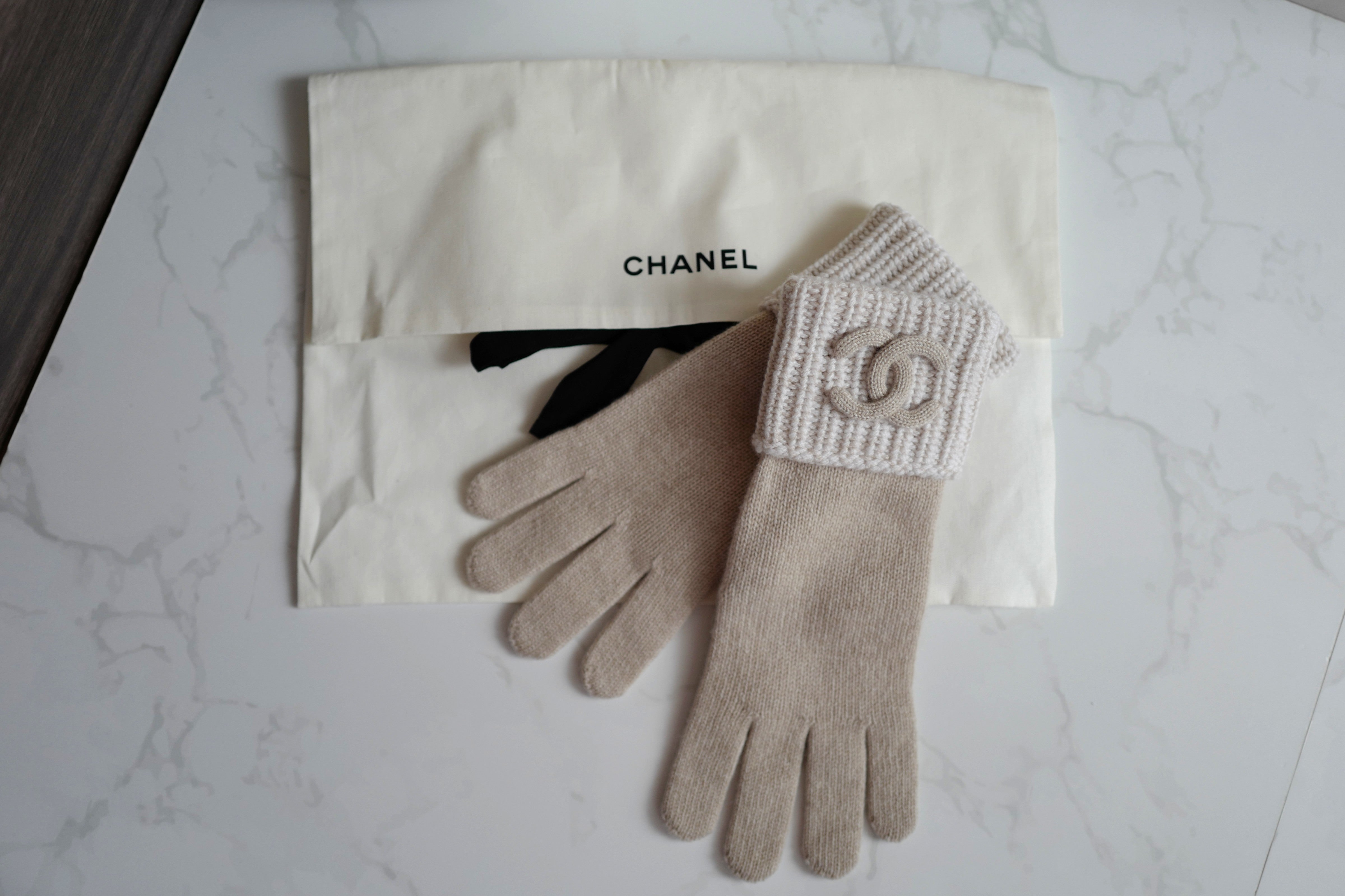 NEW Chanel Fall-Winter 2024/25 Knit Gloves CC Logo