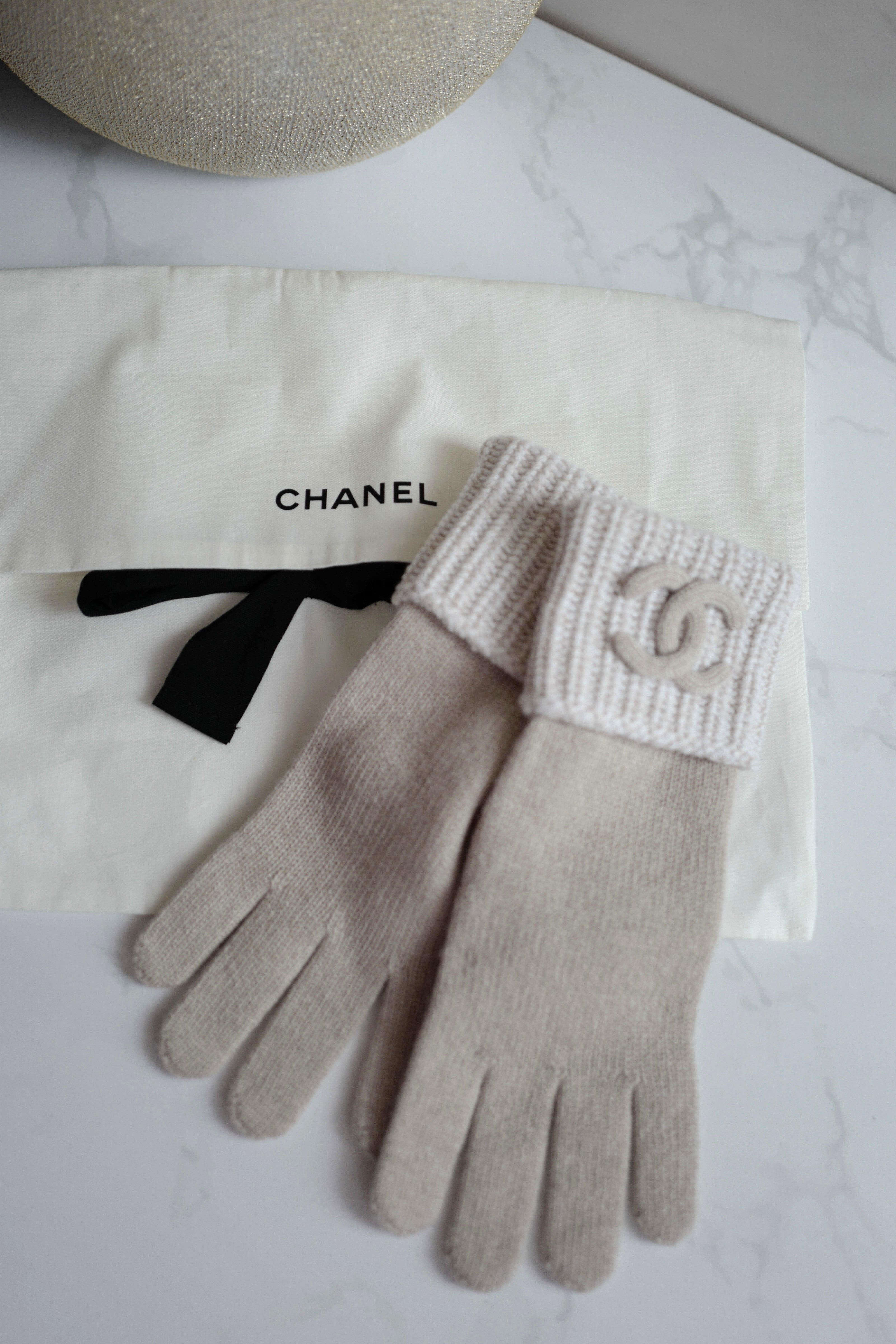 NEW Chanel Fall-Winter 2024/25 Knit Gloves CC Logo