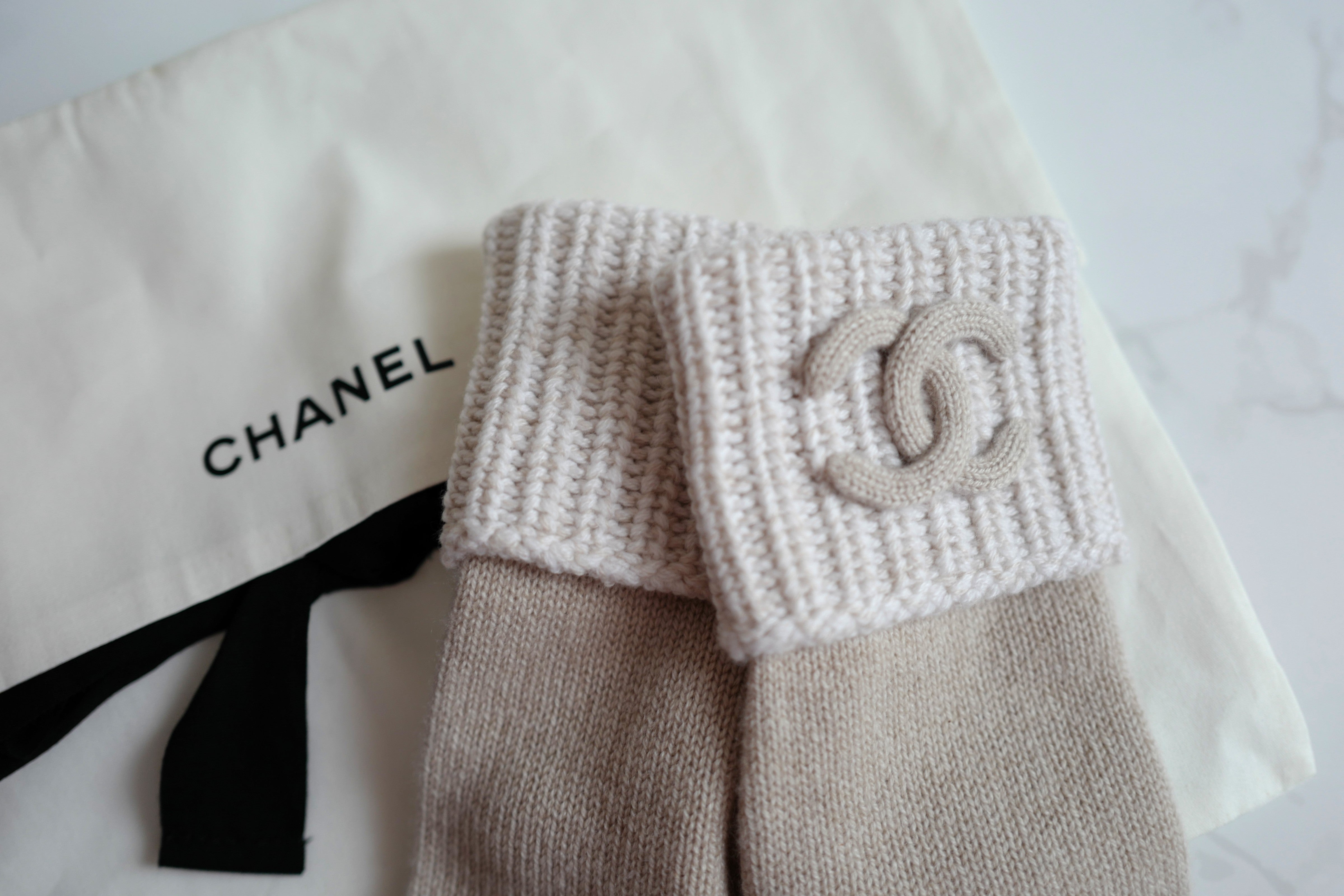 NEW Chanel Fall-Winter 2024/25 Knit Gloves CC Logo