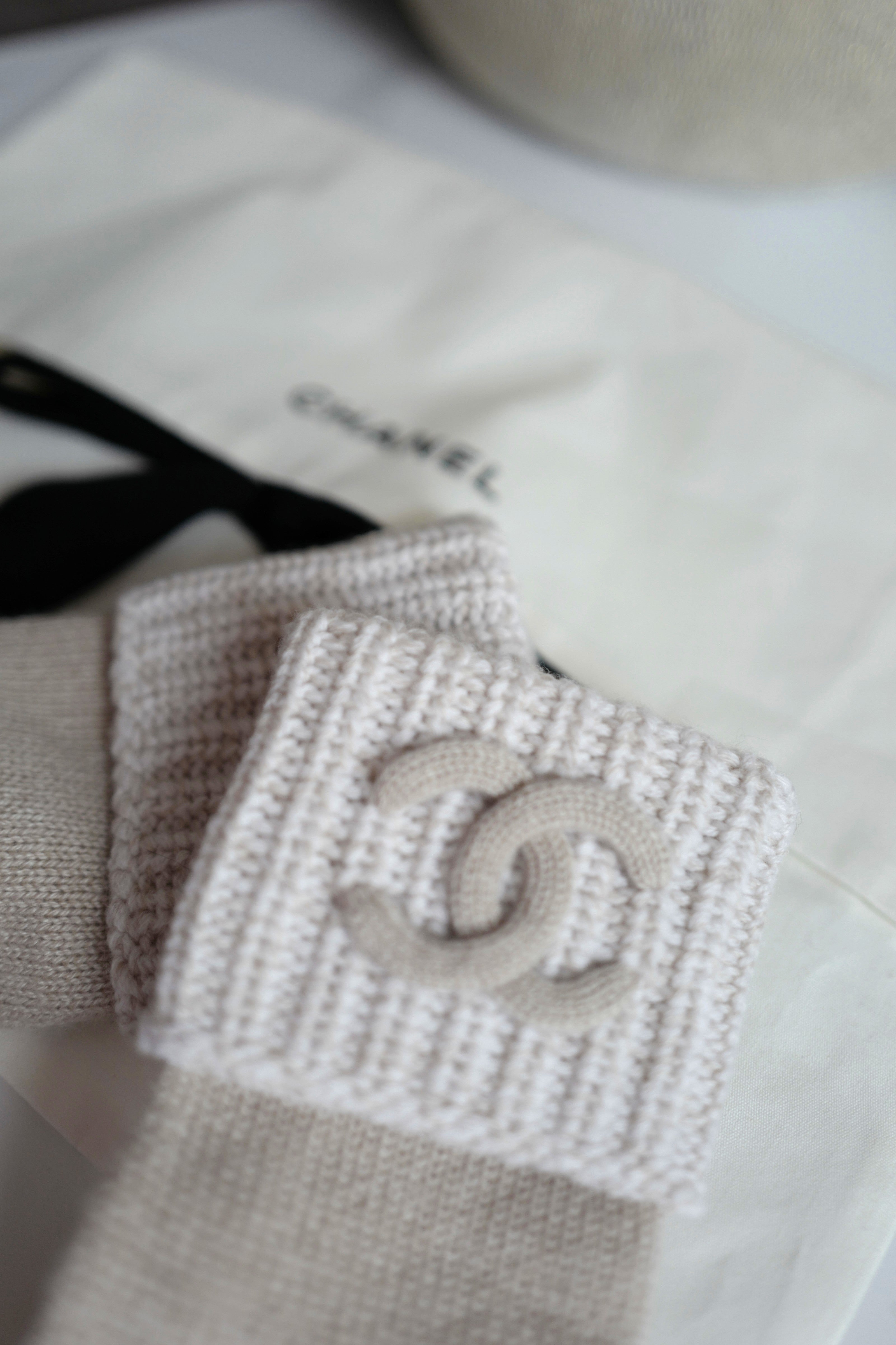 NEW Chanel Fall-Winter 2024/25 Knit Gloves CC Logo