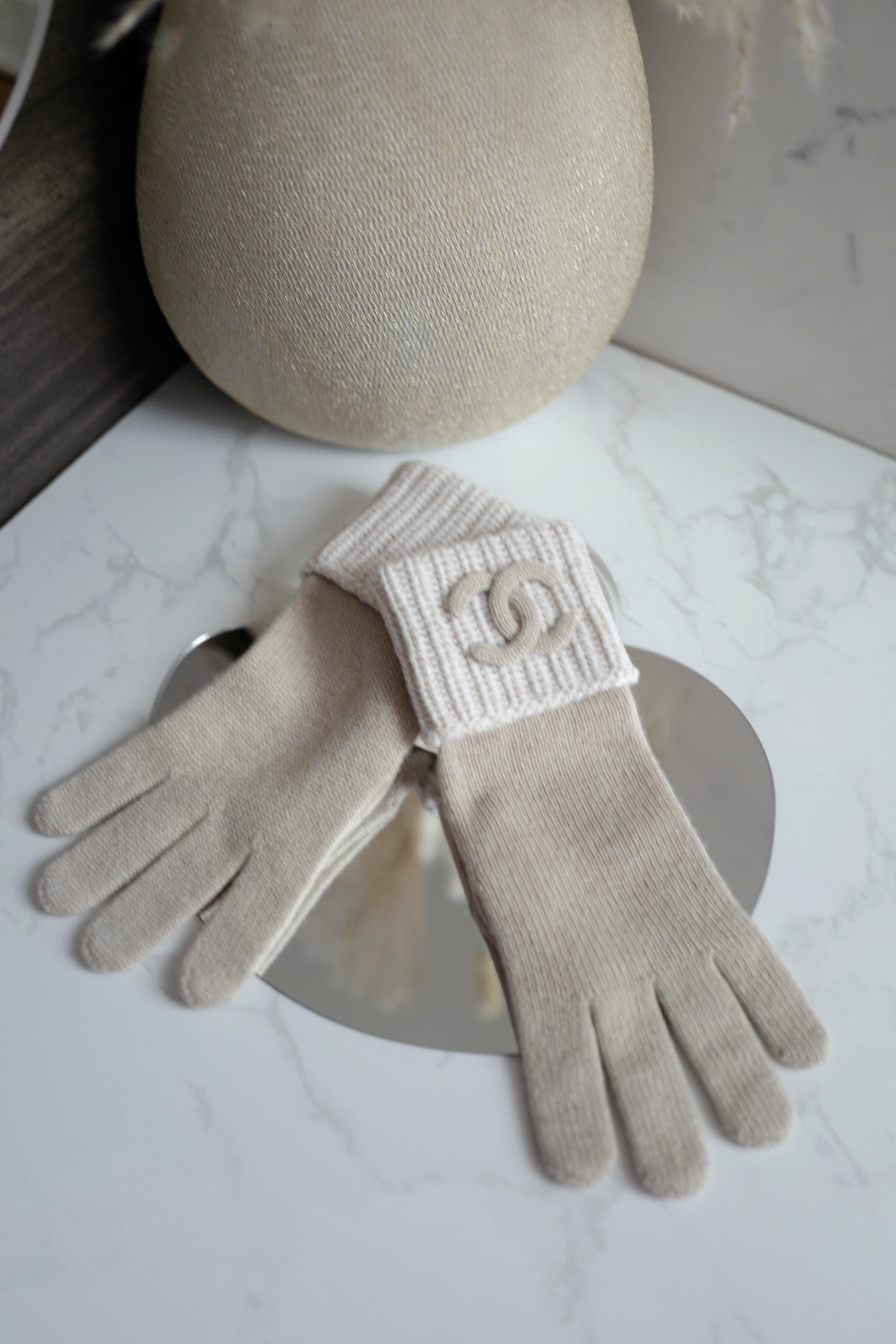 NEW Chanel Fall-Winter 2024/25 Knit Gloves CC Logo