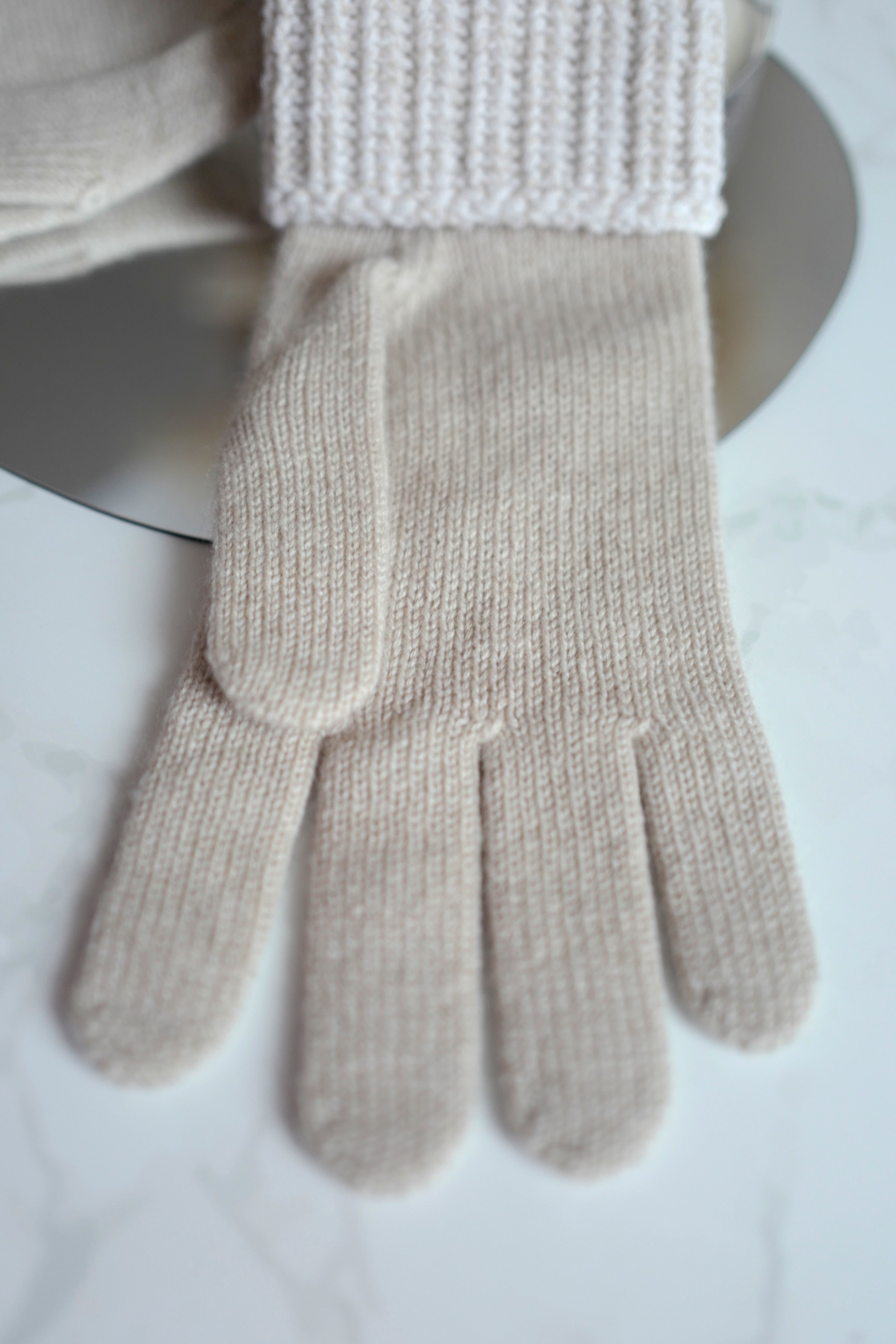 NEW Chanel Fall-Winter 2024/25 Knit Gloves CC Logo