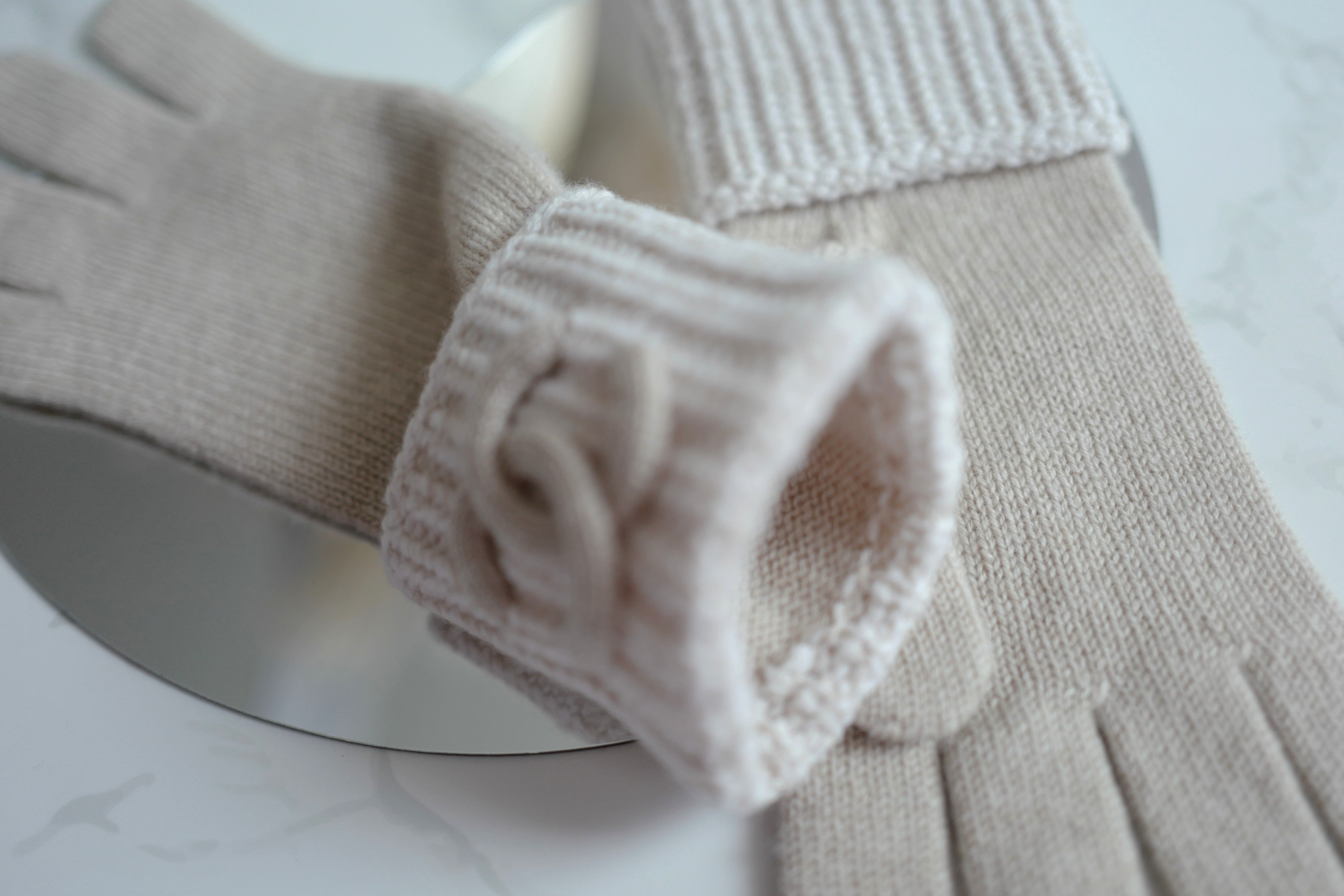 NEW Chanel Fall-Winter 2024/25 Knit Gloves CC Logo