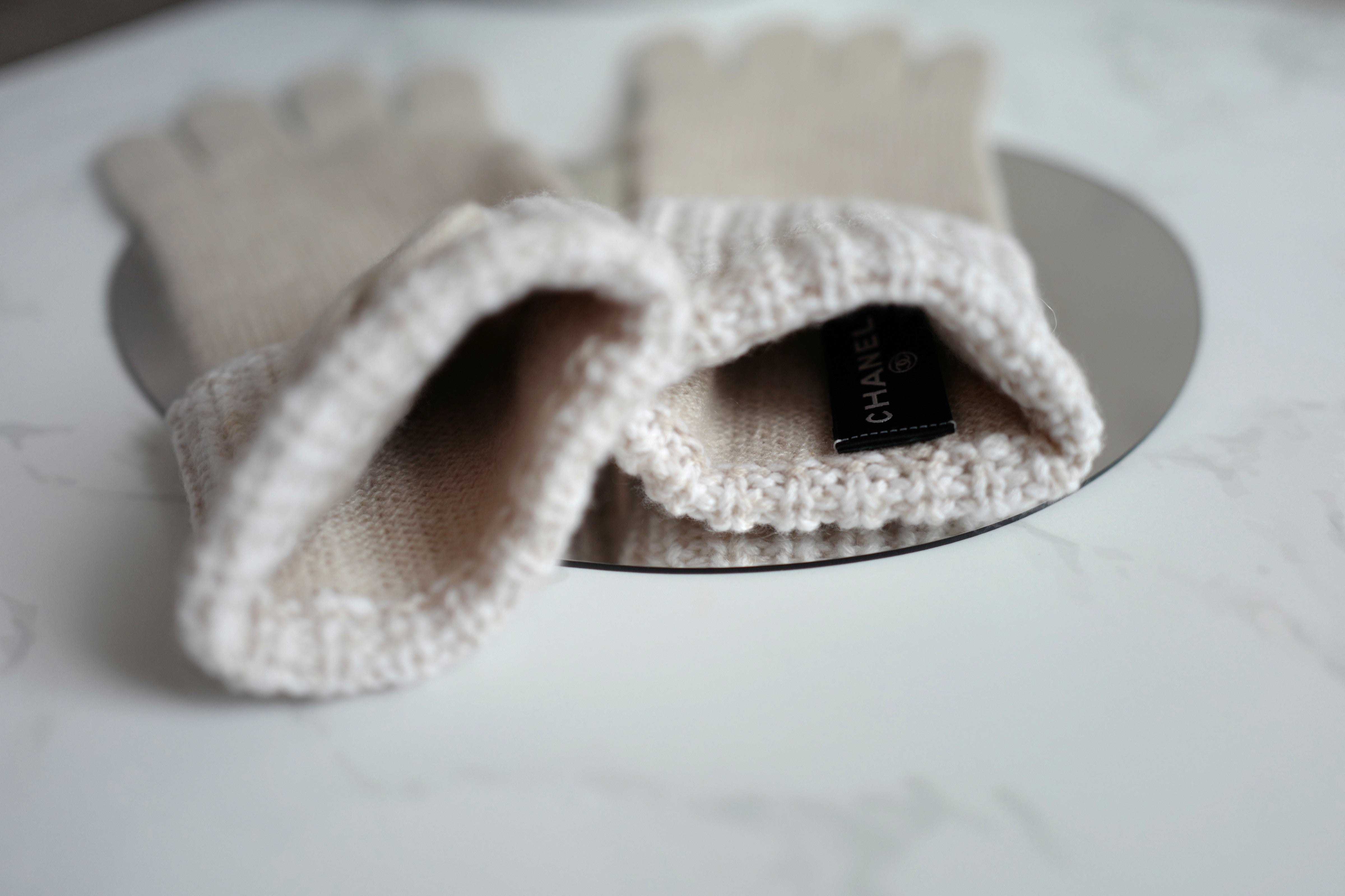 NEW Chanel Fall-Winter 2024/25 Knit Gloves CC Logo