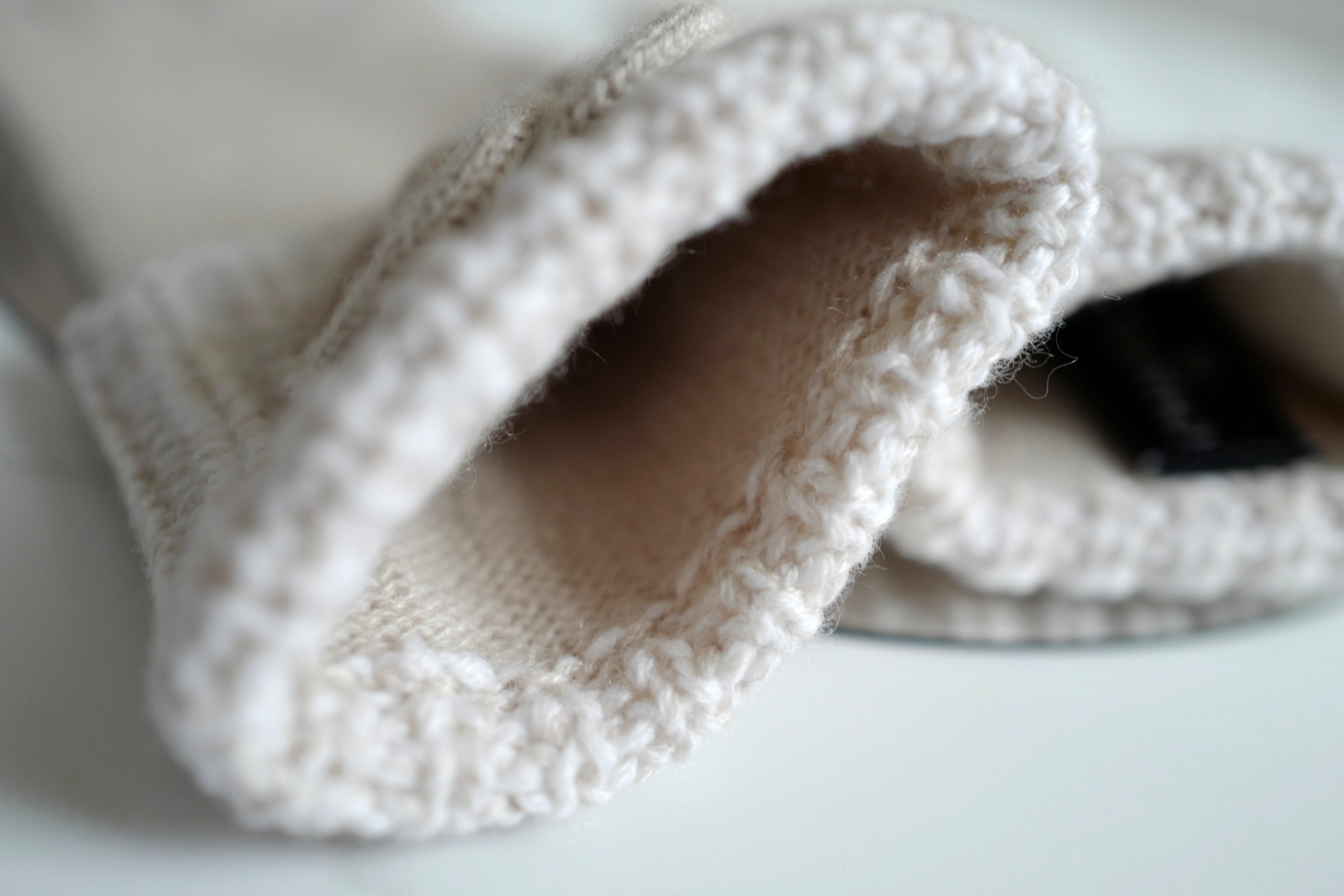 NEW Chanel Fall-Winter 2024/25 Knit Gloves CC Logo