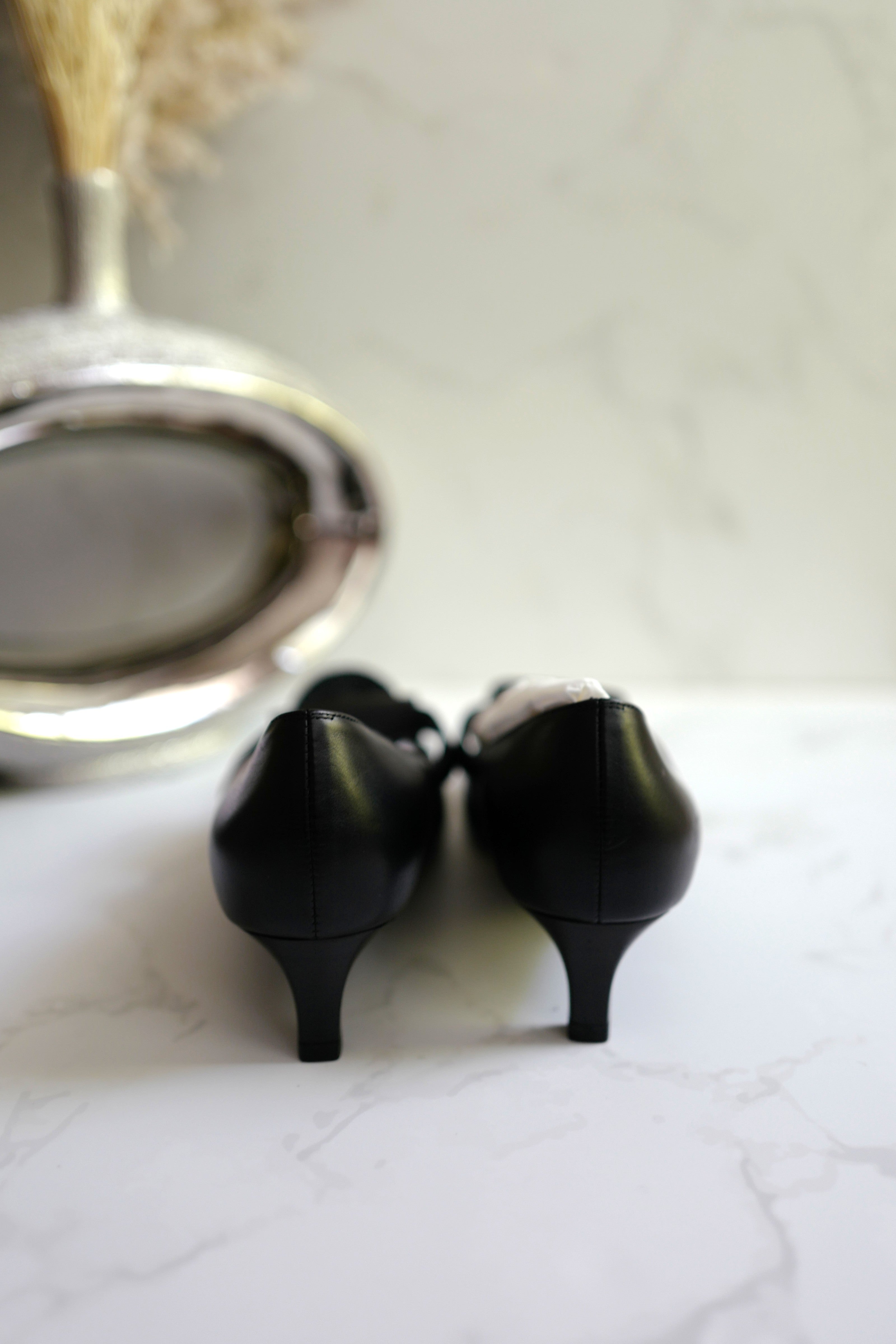 Brand New Hermès Kiara 40 Pumps in Noir Size 37.5