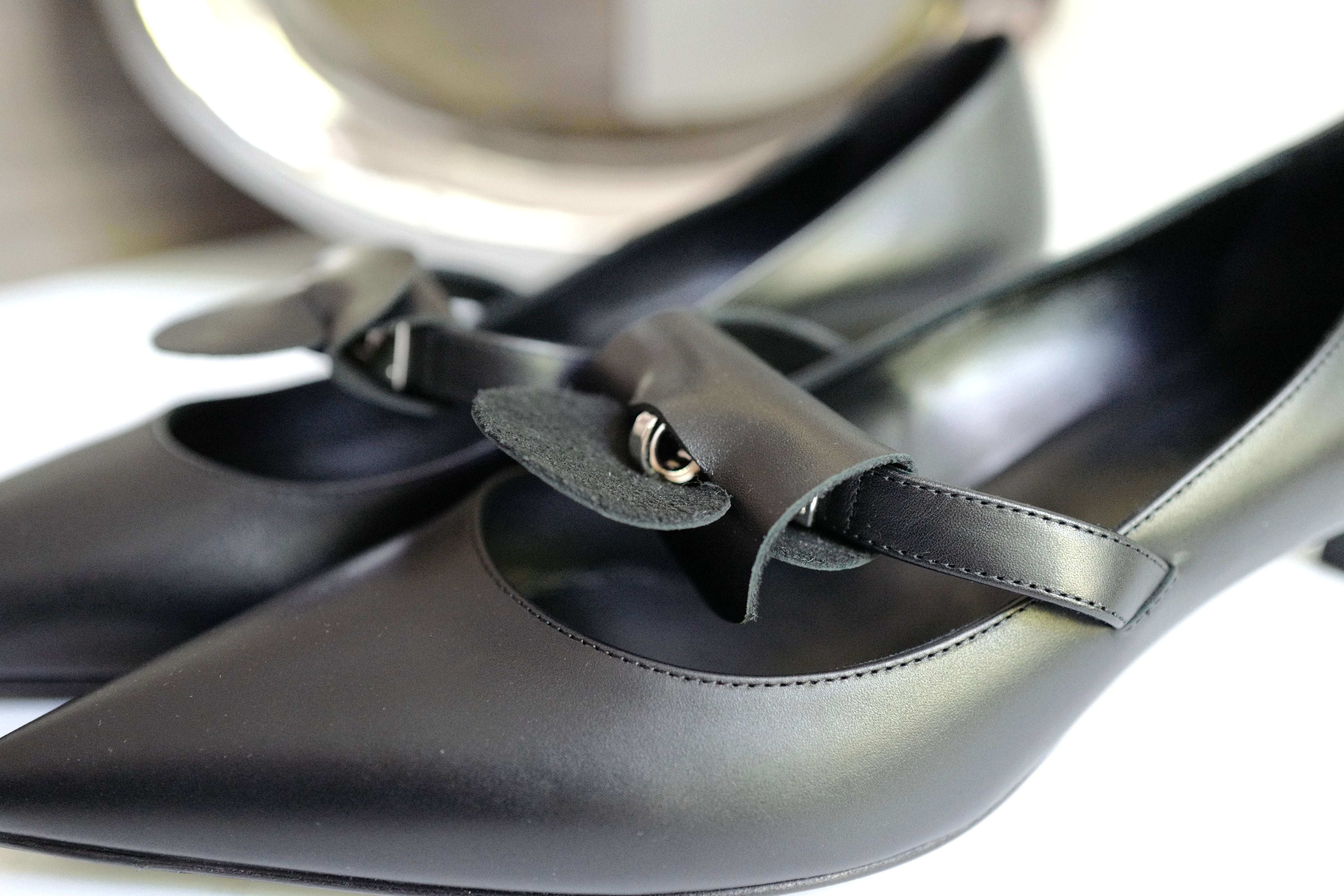 Brand New Hermès Kiara 40 Pumps in Noir Size 37.5