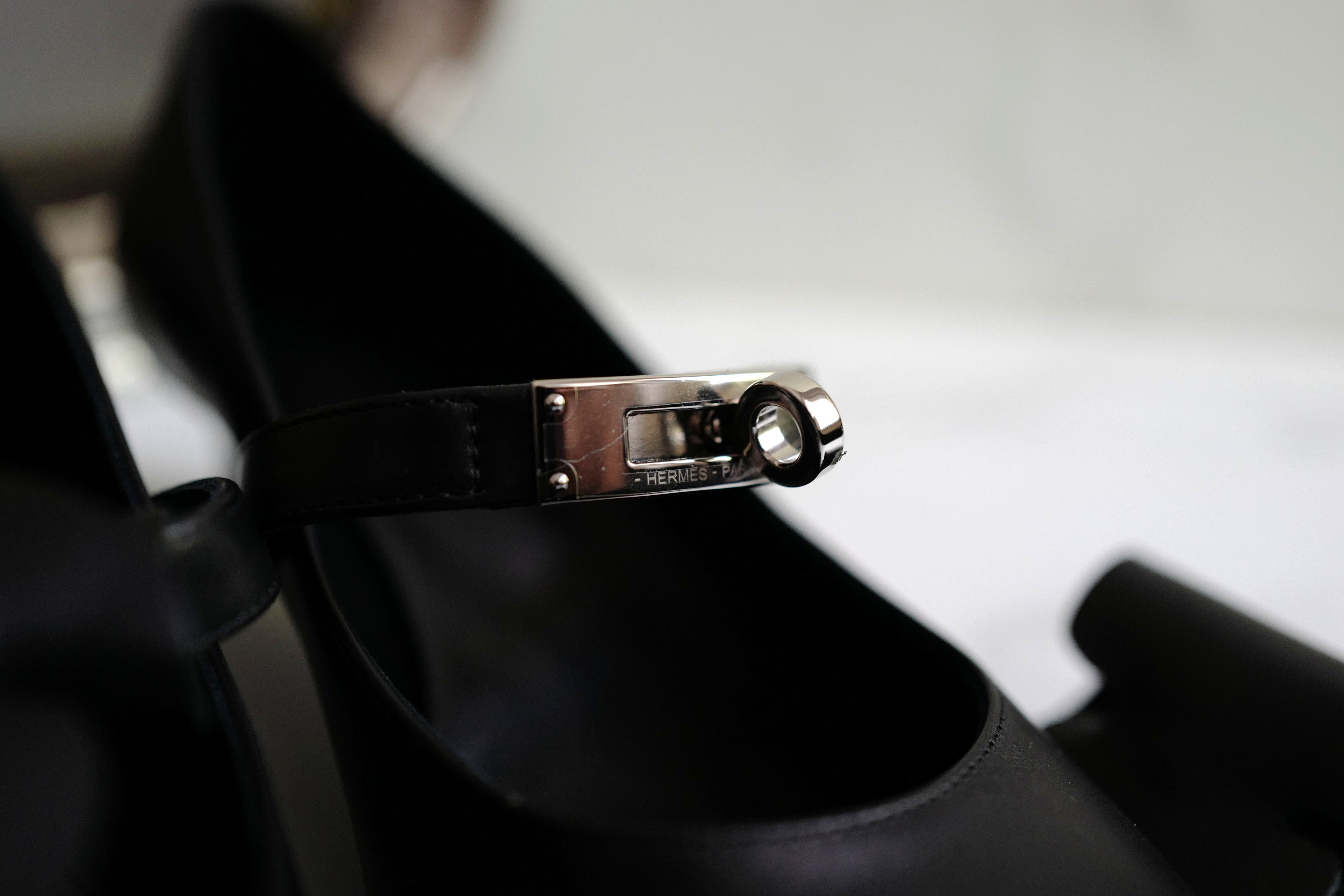 Brand New Hermès Kiara 40 Pumps in Noir Size 37.5
