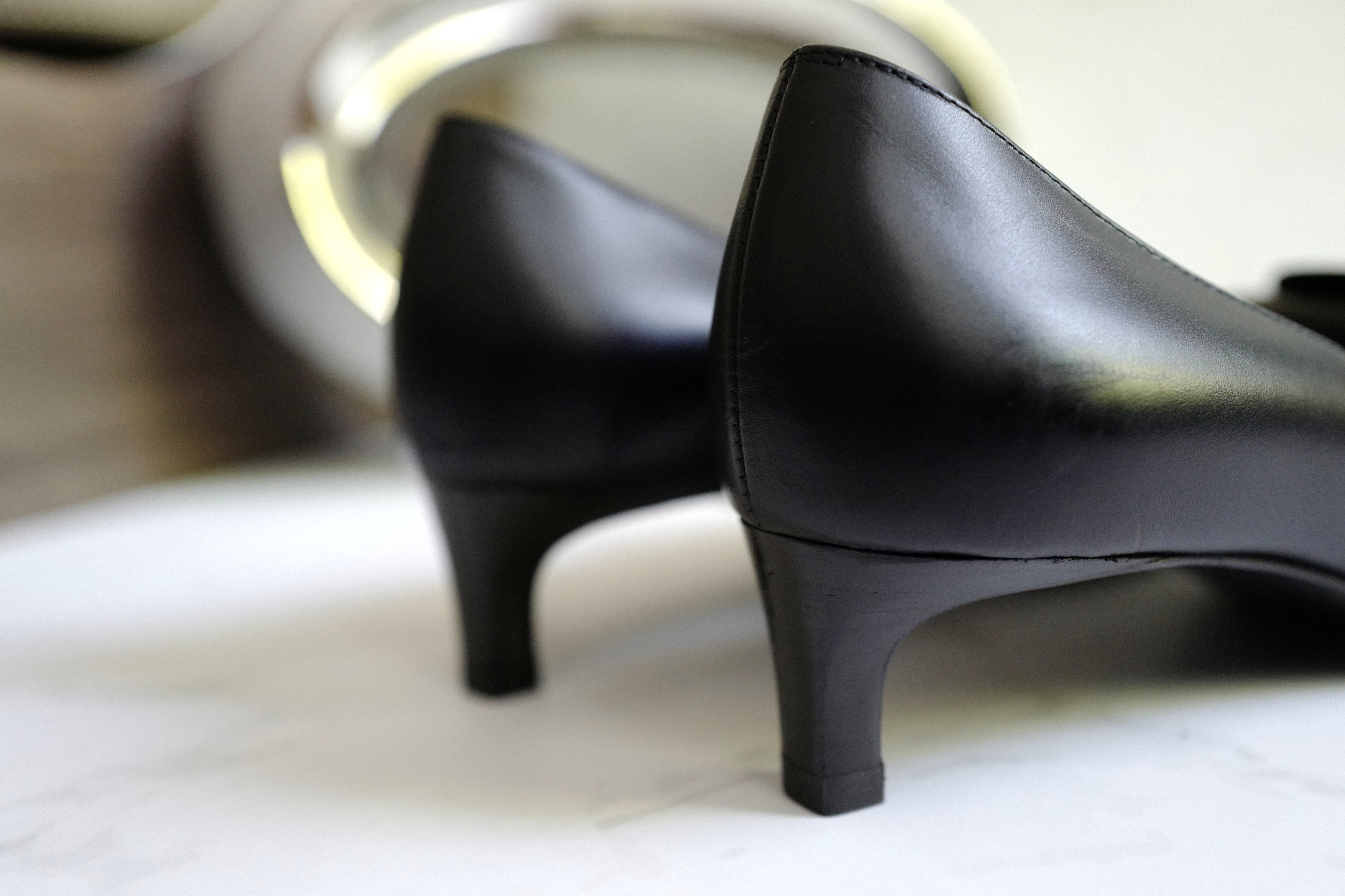 Brand New Hermès Kiara 40 Pumps in Noir Size 37.5
