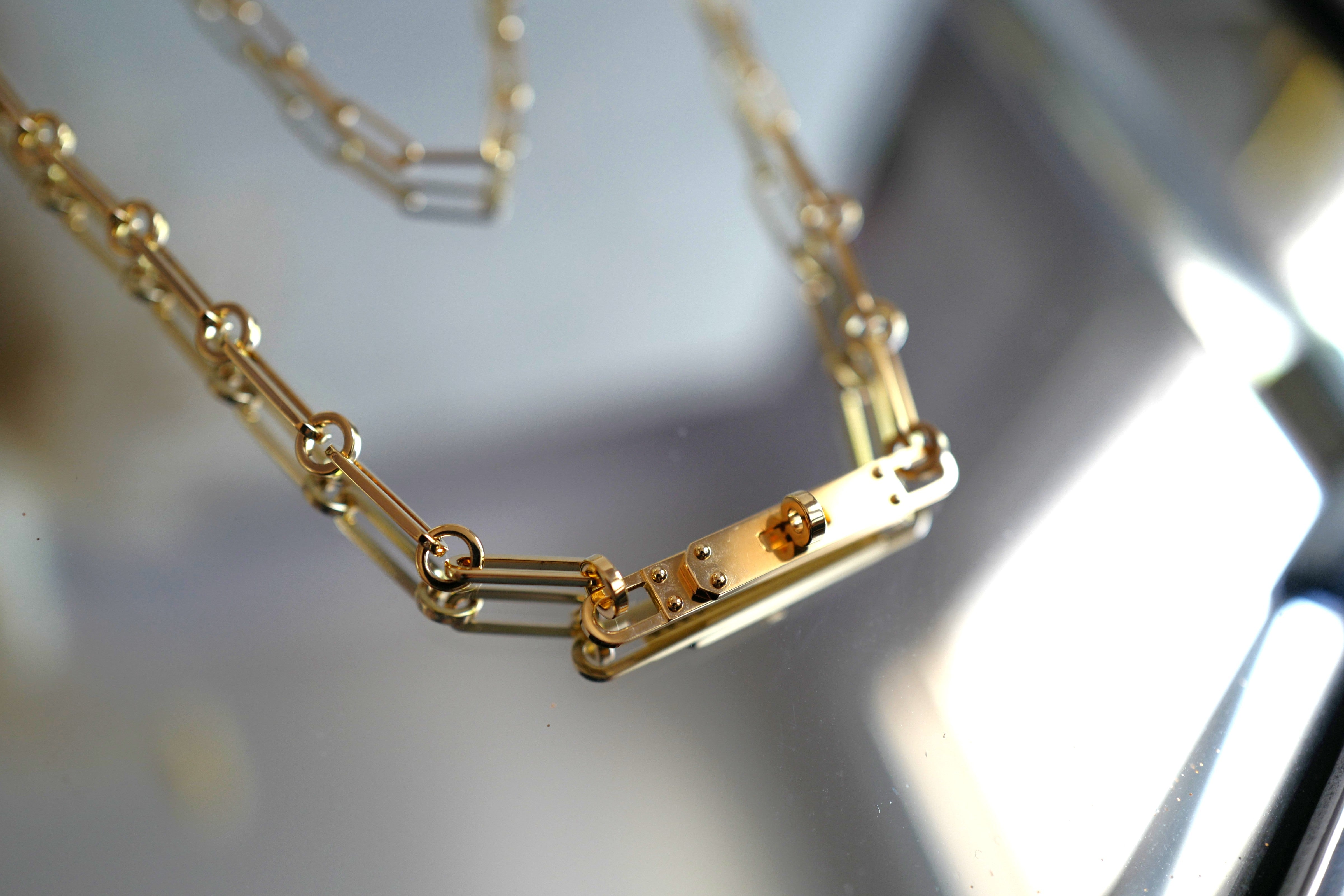 Brand NEW Hermès Kelly Long Chaine Necklace in Gold, New Model