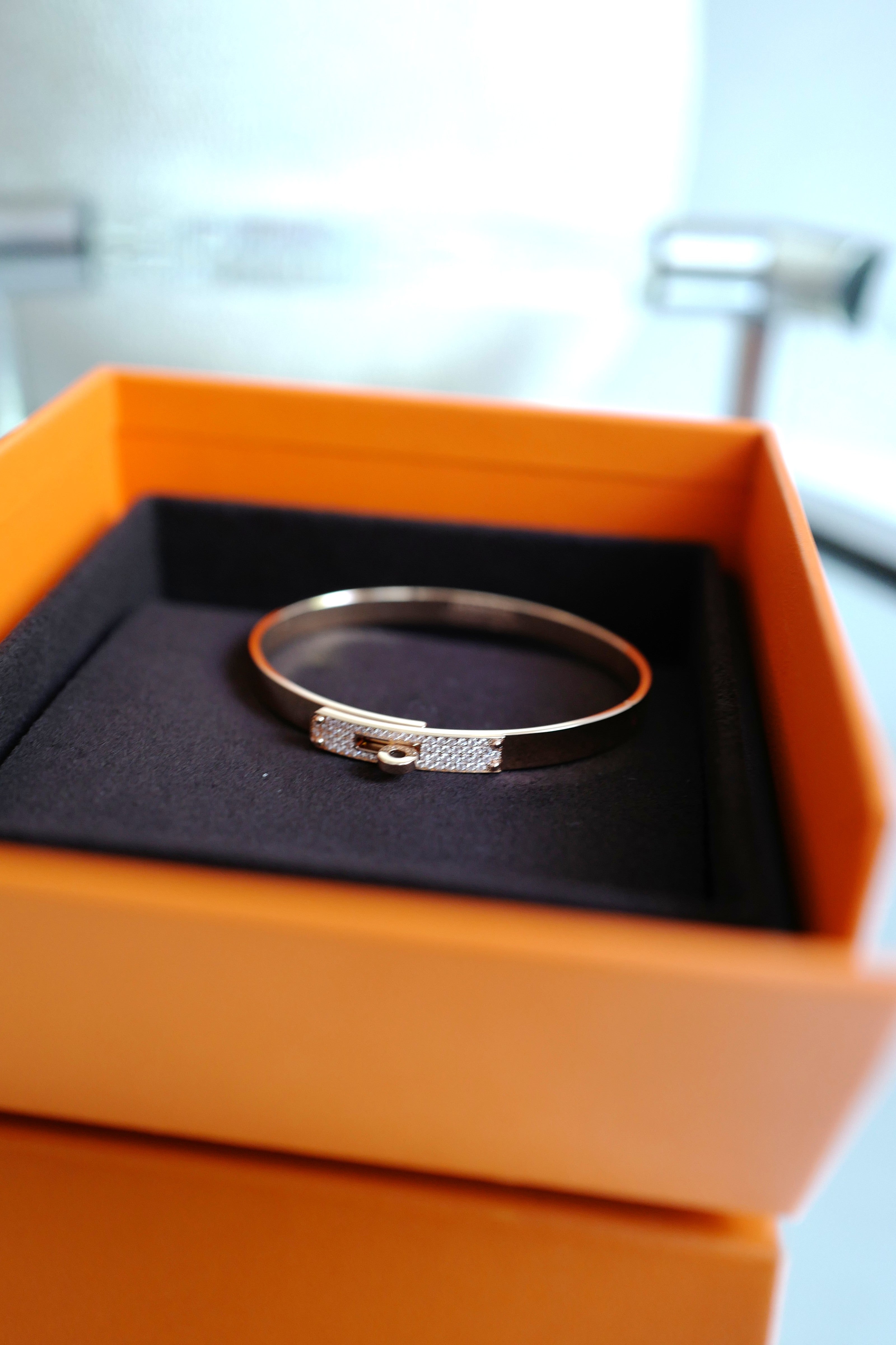 Brand New Hermès Kelly Bracelet With Diamonds in Rose Gold 18K, Small Model SH