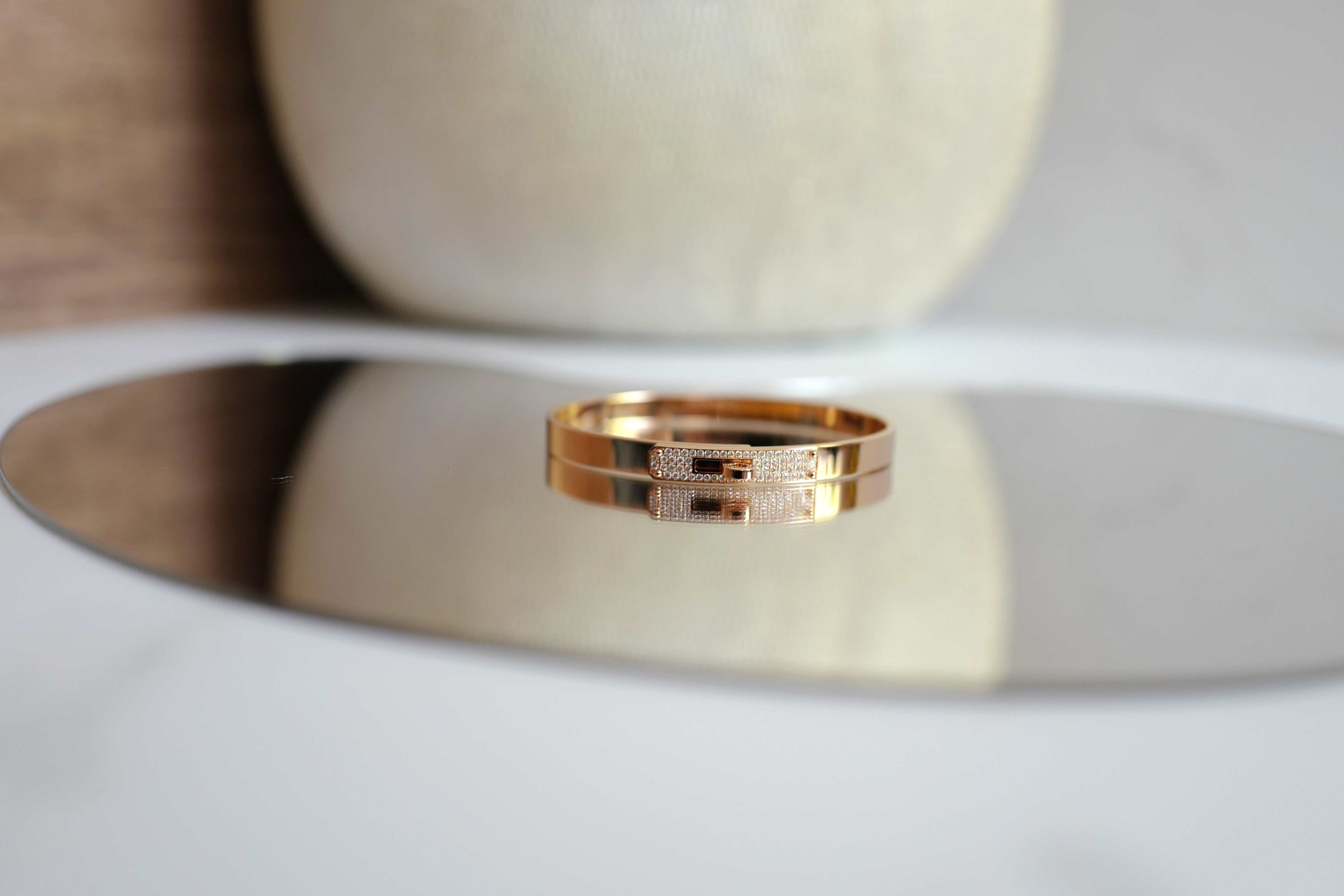 Brand New Hermès Kelly Bracelet With Diamonds in Rose Gold 18K, Small Model SH