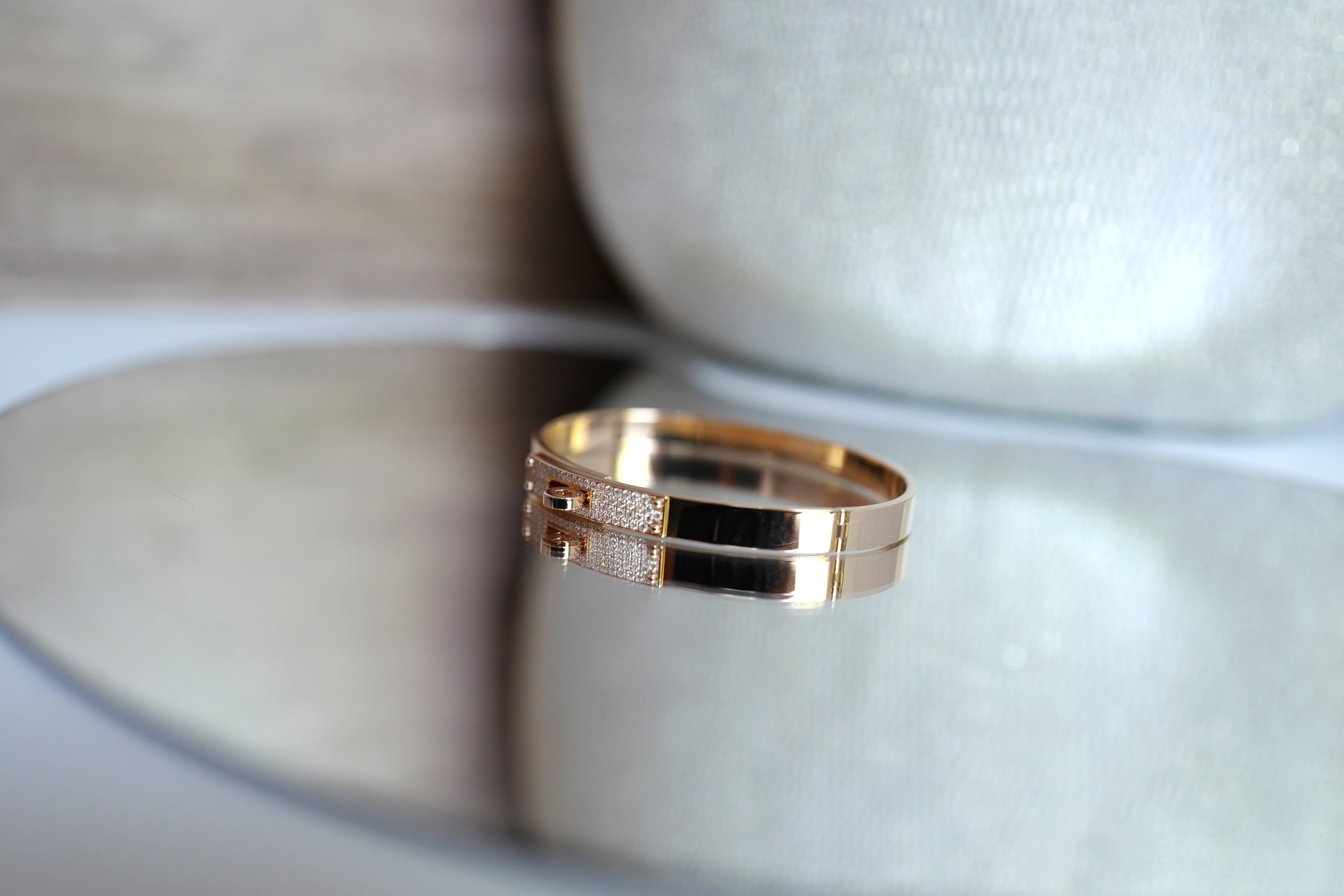 Brand New Hermès Kelly Bracelet With Diamonds in Rose Gold 18K, Small Model SH