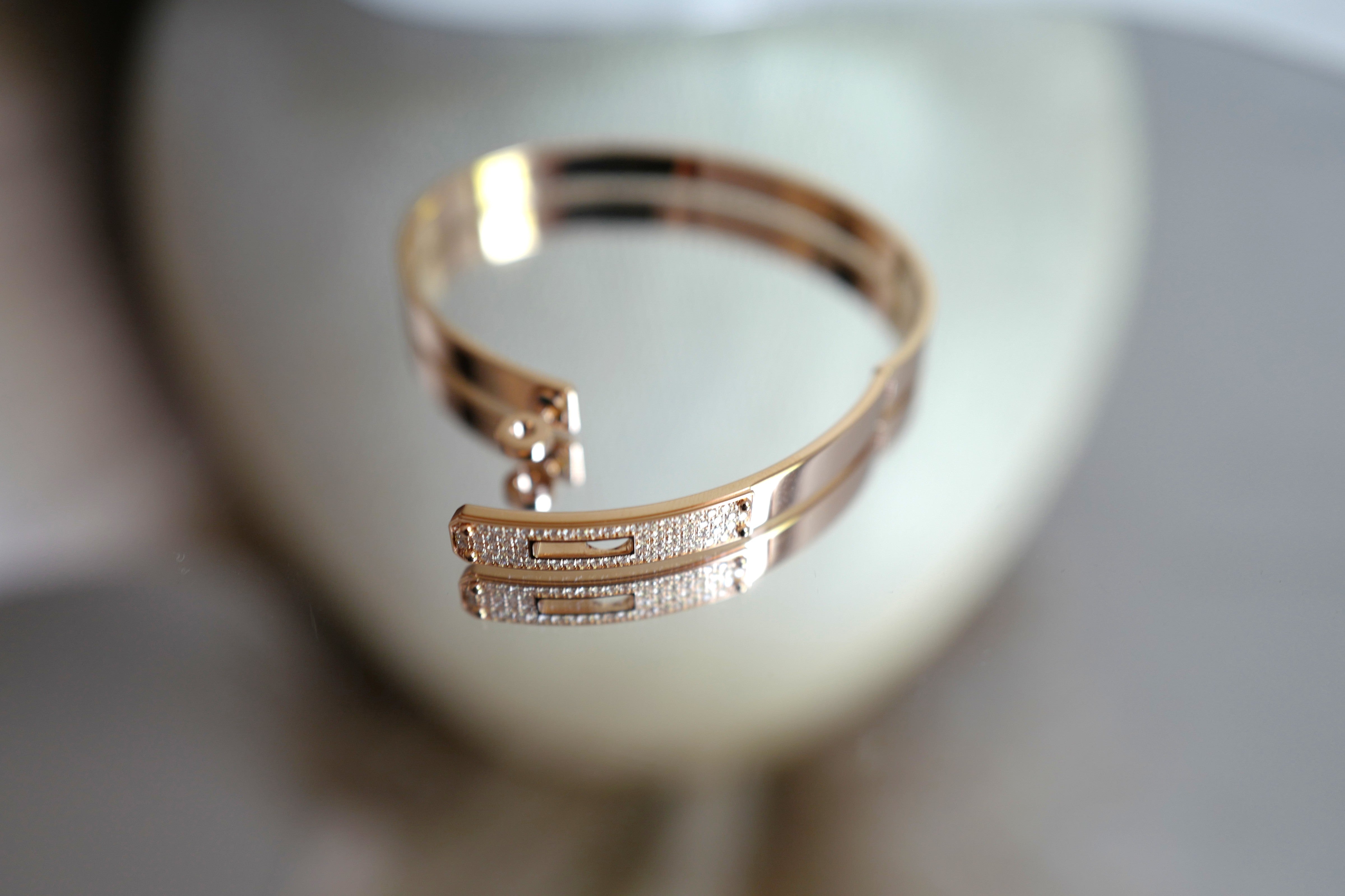 Brand New Hermès Kelly Bracelet With Diamonds in Rose Gold 18K, Small Model SH