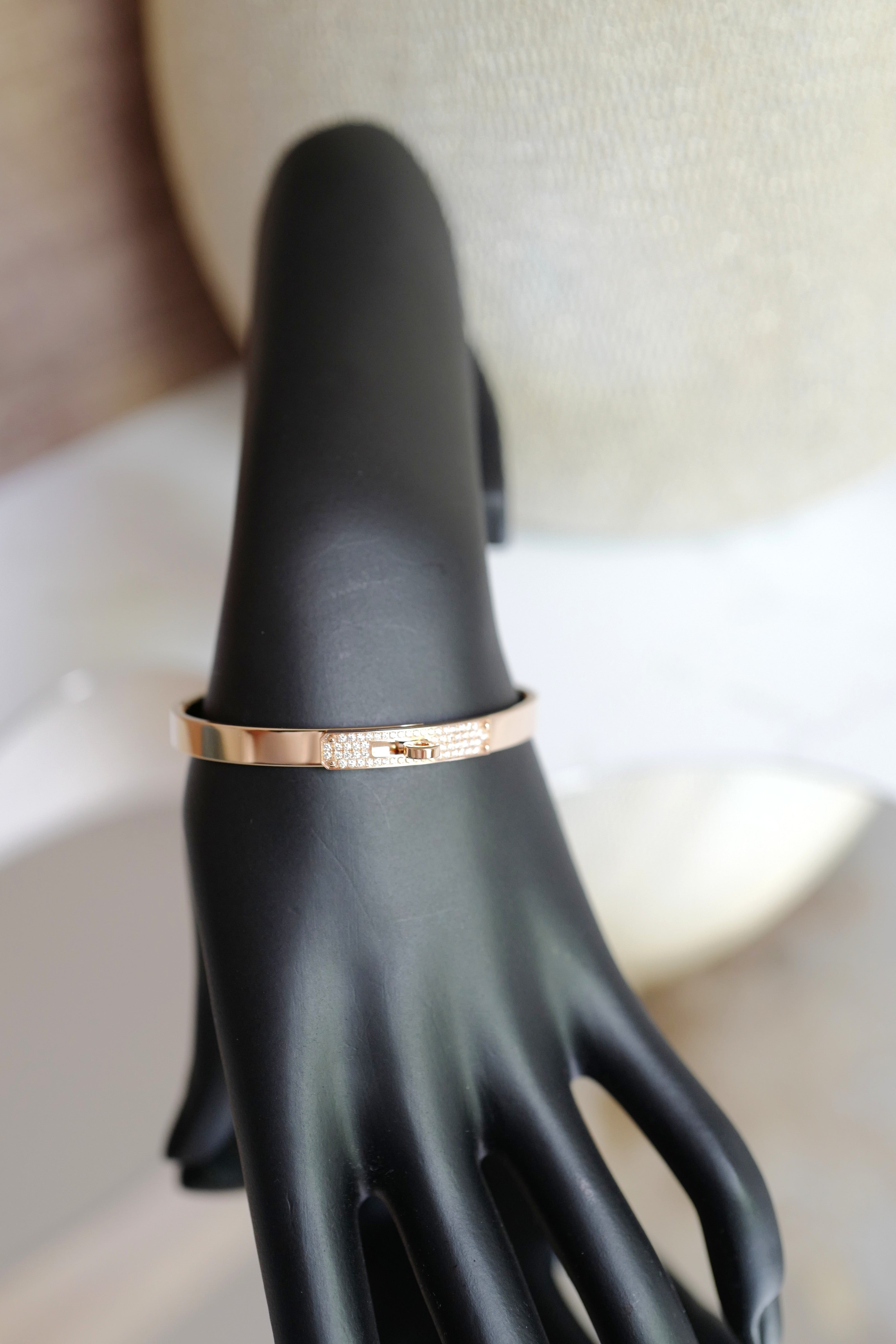 Brand New Hermès Kelly Bracelet With Diamonds in Rose Gold 18K, Small Model SH