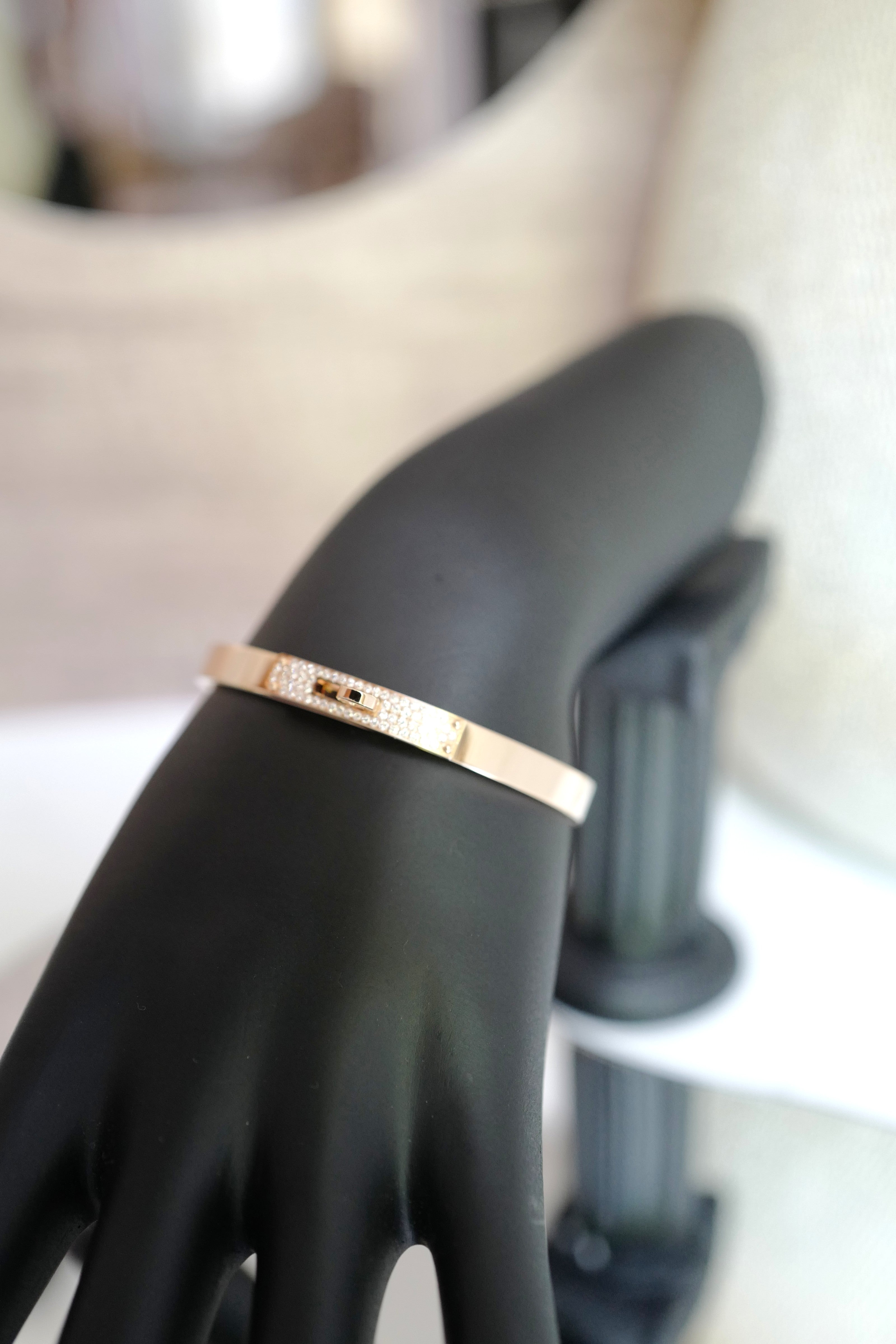 Brand New Hermès Kelly Bracelet With Diamonds in Rose Gold 18K, Small Model SH