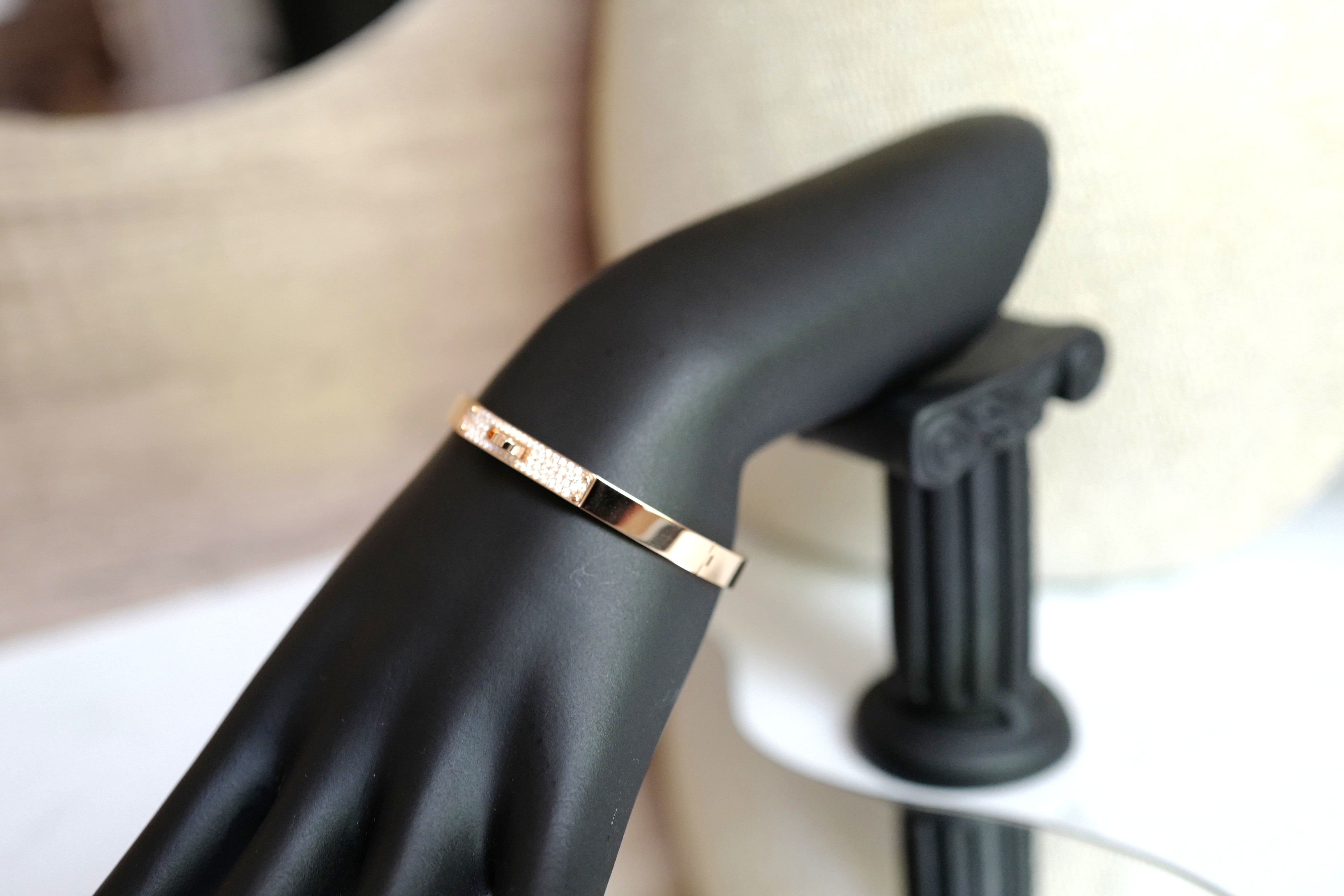 Brand New Hermès Kelly Bracelet With Diamonds in Rose Gold 18K, Small Model SH