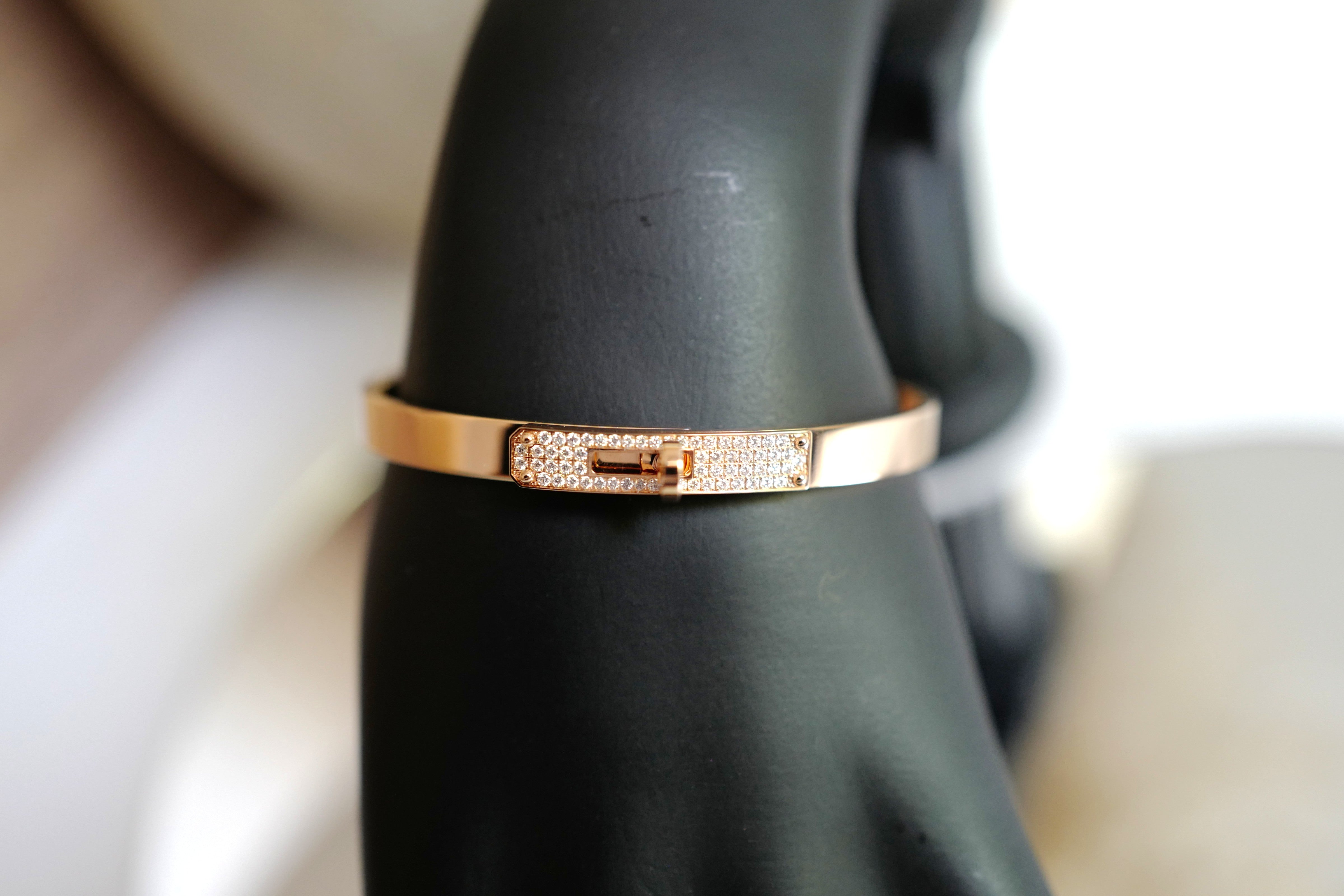Brand New Hermès Kelly Bracelet With Diamonds in Rose Gold 18K, Small Model SH