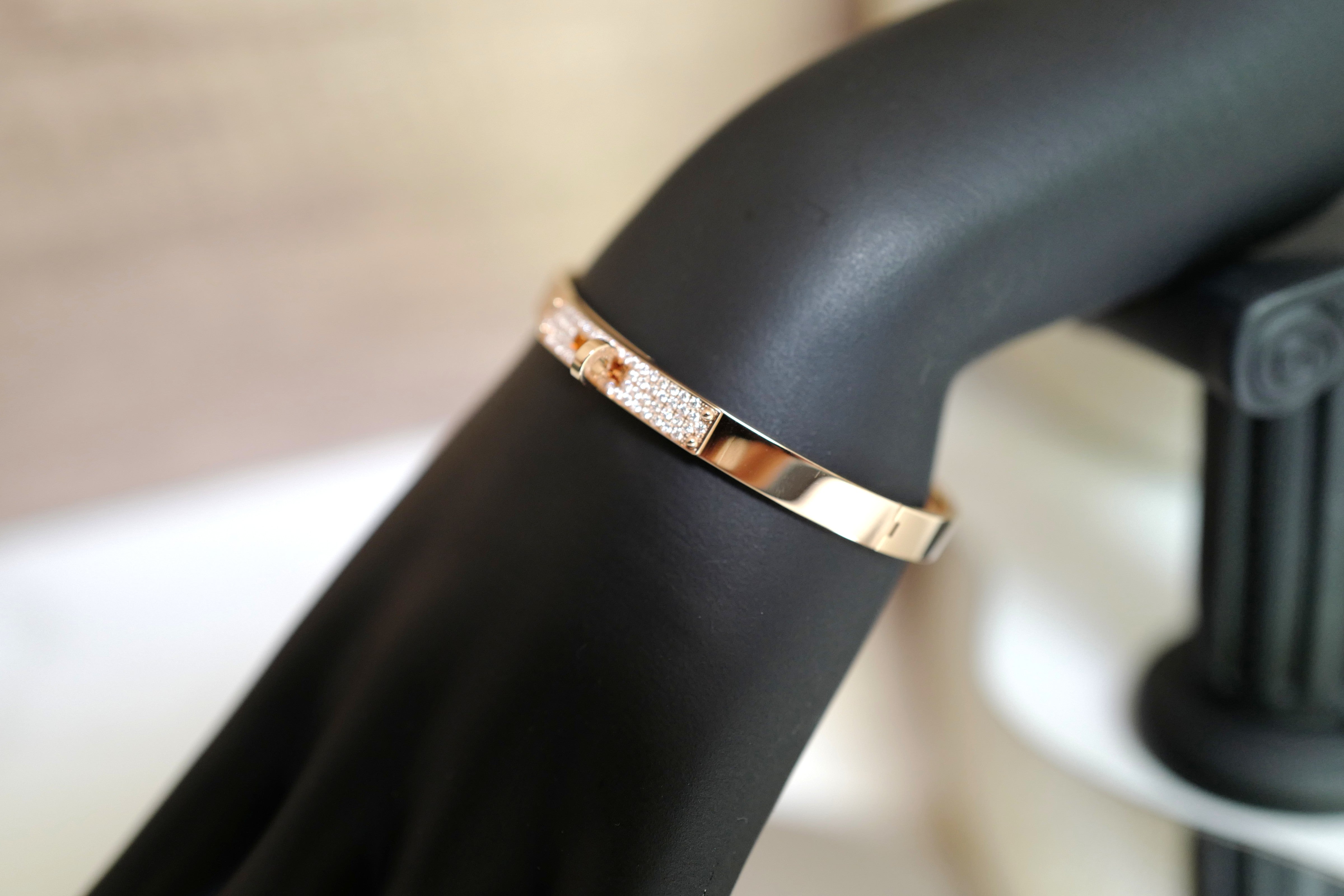 Brand New Hermès Kelly Bracelet With Diamonds in Rose Gold 18K, Small Model SH